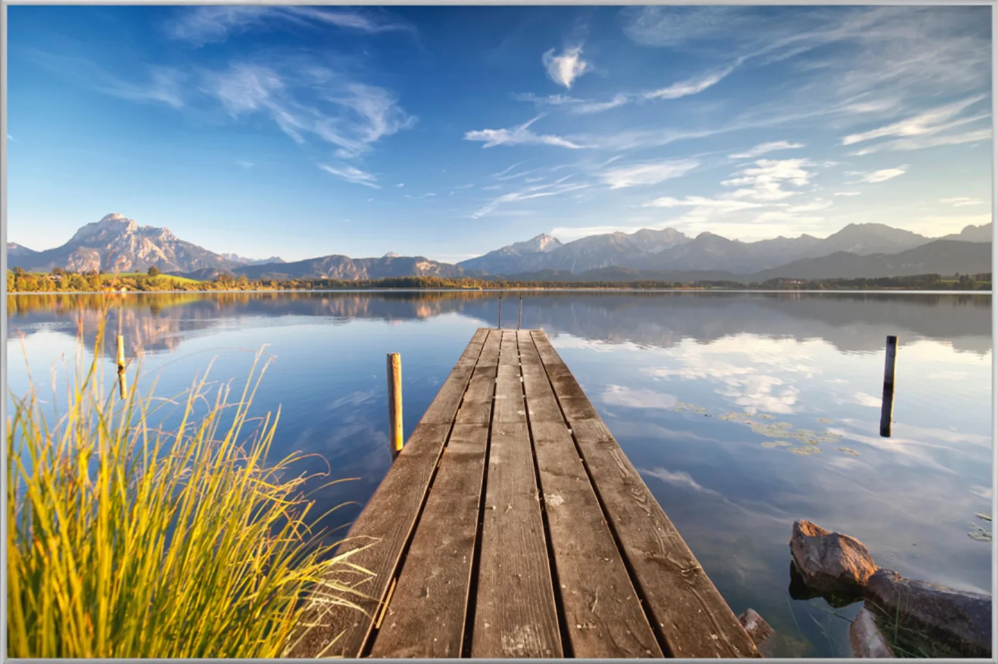 image LAND Bild mit Rahmen Steg im Bergsee | Schubiger Möbel