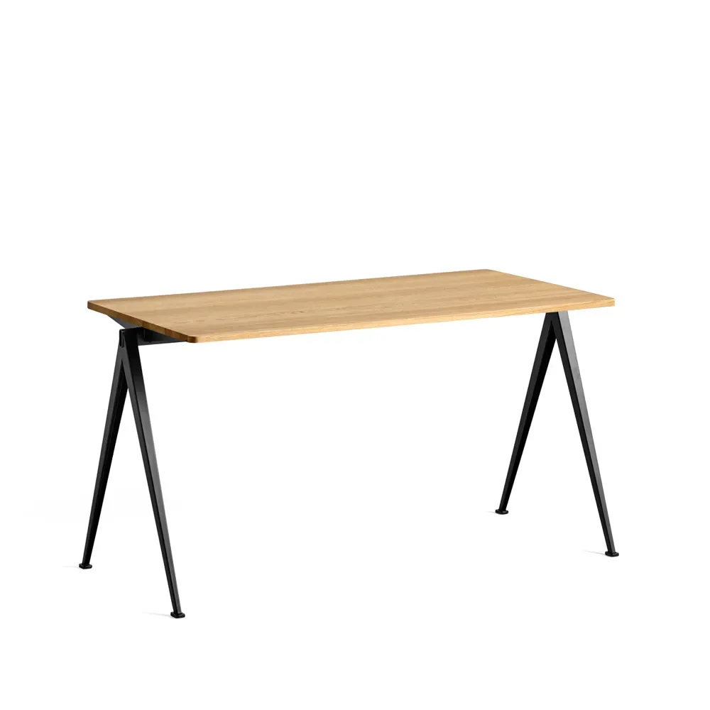 HAY Pyramid 01 skrivbord Oak clear lacquer-140x65cm-svart stålstativ