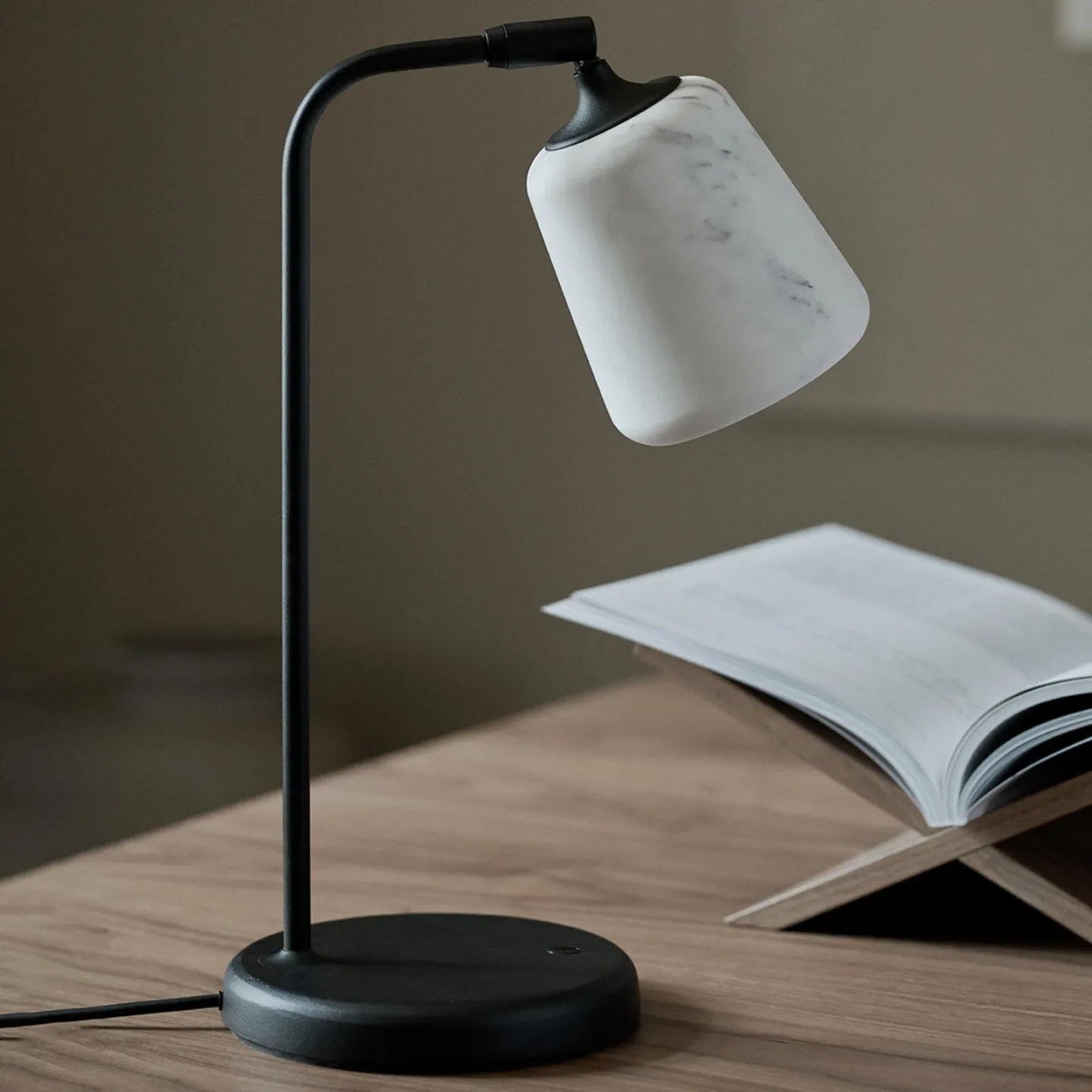 Material Bordlampe The Black Sheep - New Works Material New Edition - Stue - Design - Metal - Med én lyskilde