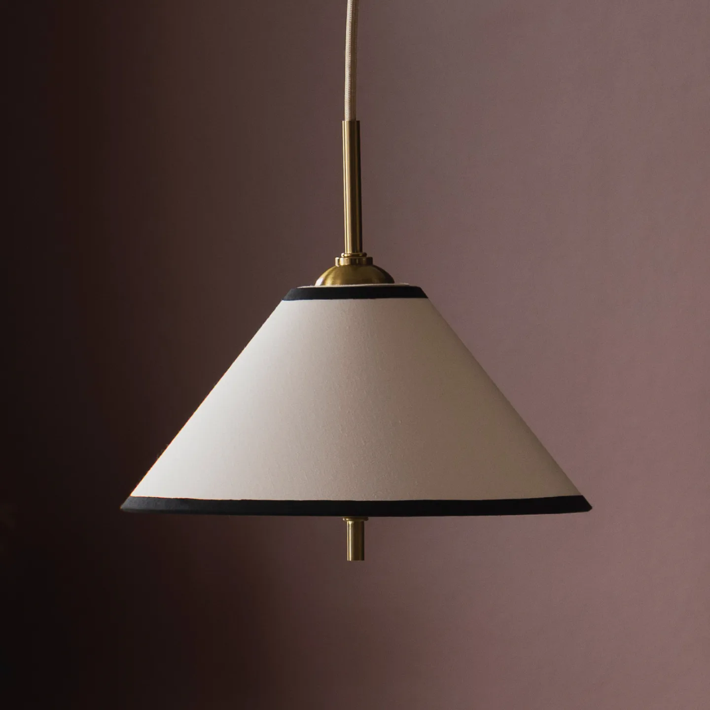 IRIS 25 Hängelampe cremefarben Ø 25 cm - Globen Lighting - Wohnzimmer - Skandinavisch - Stoff / Textil - Mit Schirm