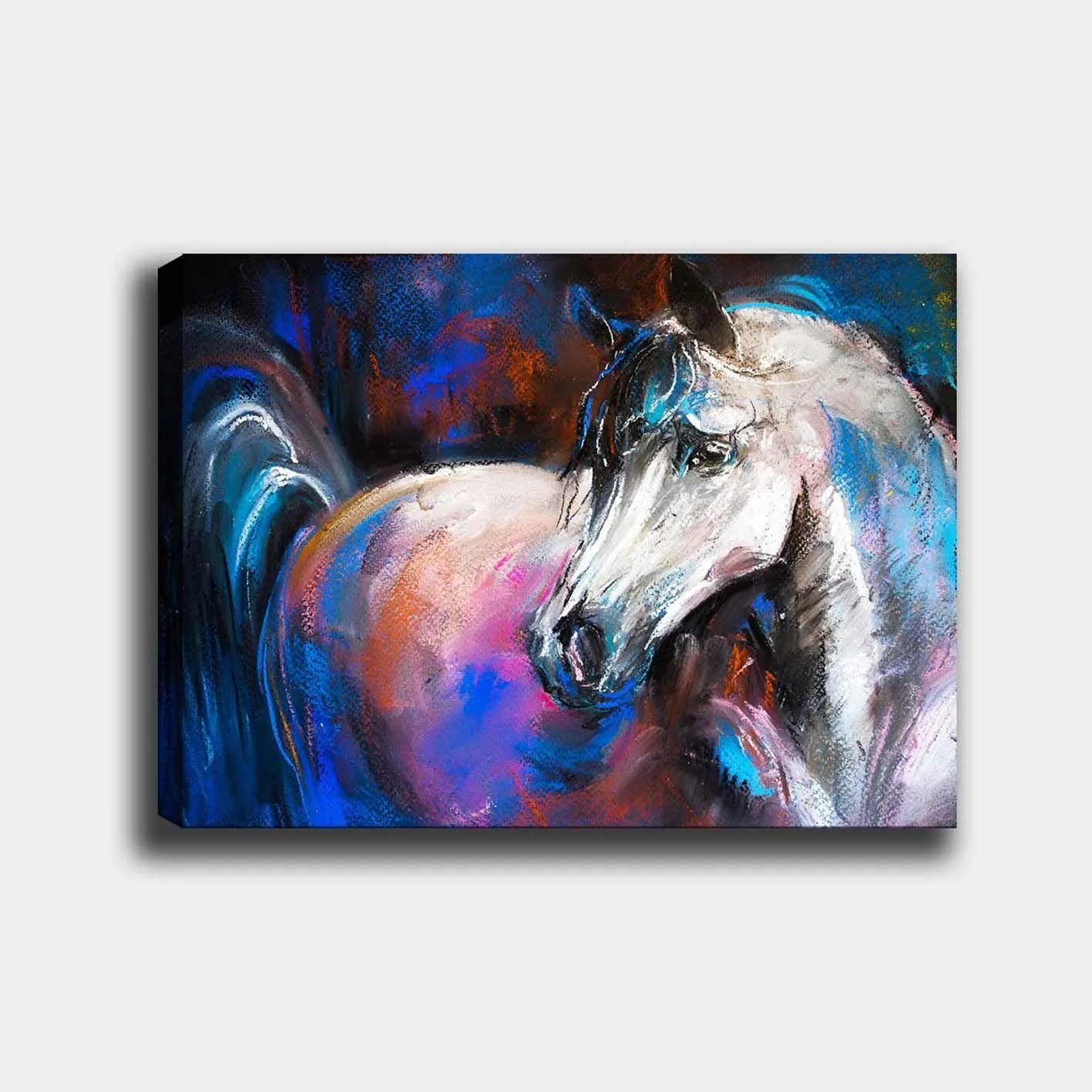 Canvastavla 70x100 cm - Majestätisk vit häst med färgglada detaljer i bakgrunden - Vit / Blå / Rosa