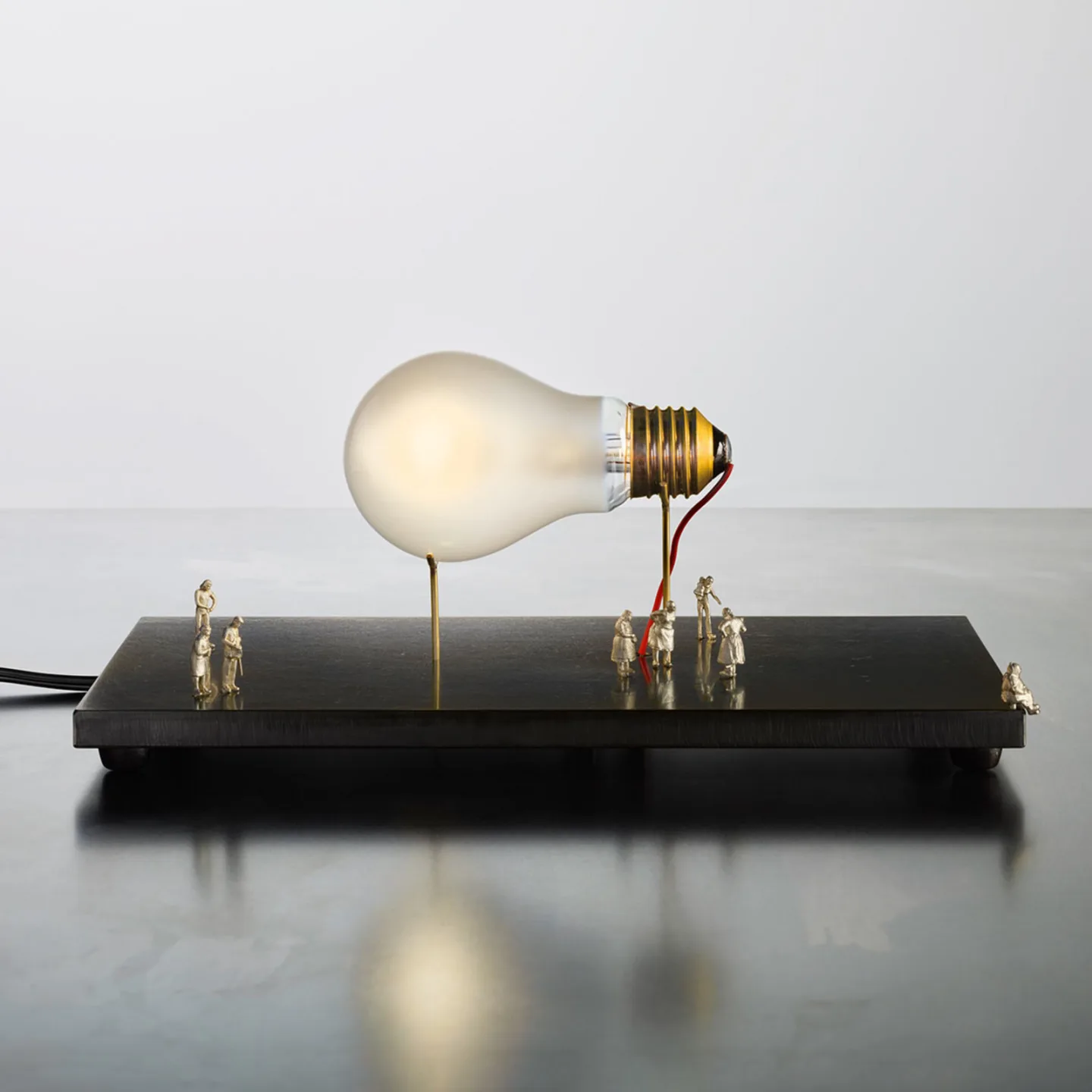 I Ricchi Poveri Tischlampe, 10 cm, schwarz - Ingo Maurer I Ricchi Poveri Monument - Wohnzimmer - Design - Metall - Einflammig