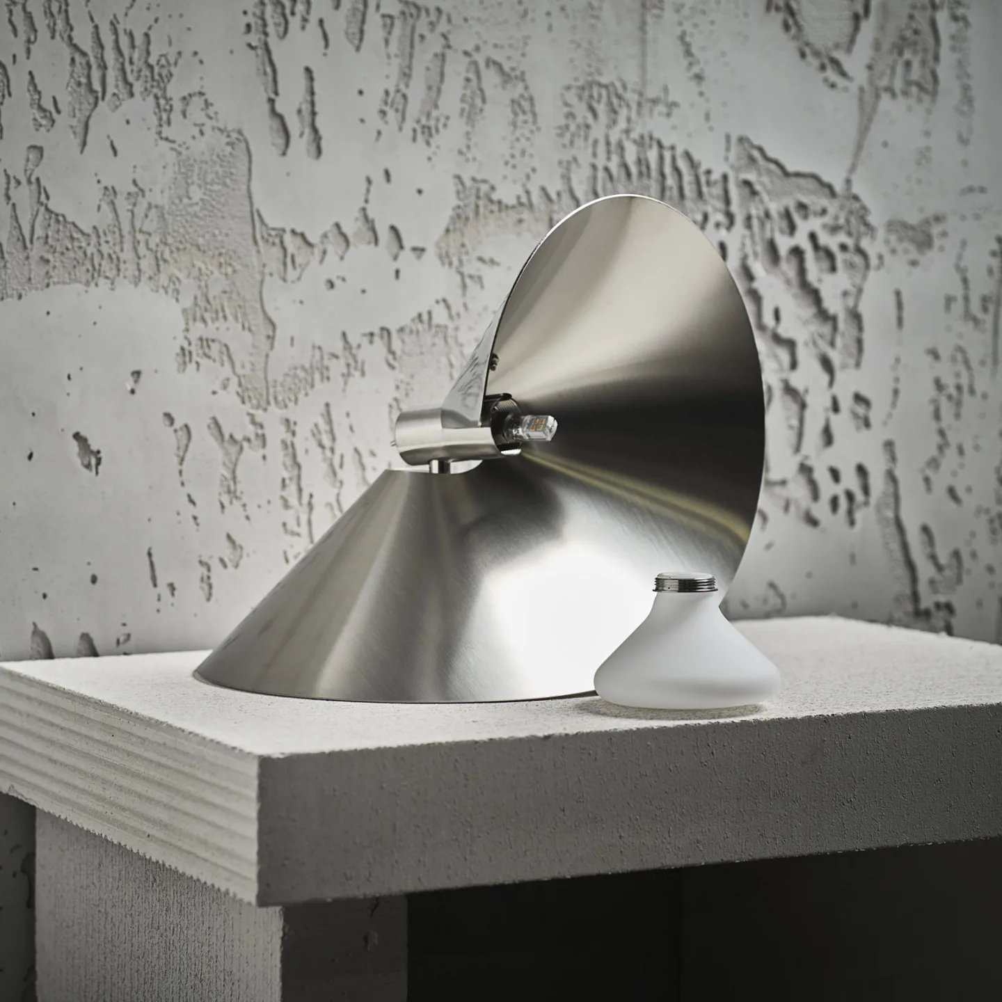 Frandsen Peel Tischleuchte Brushed stainless steel