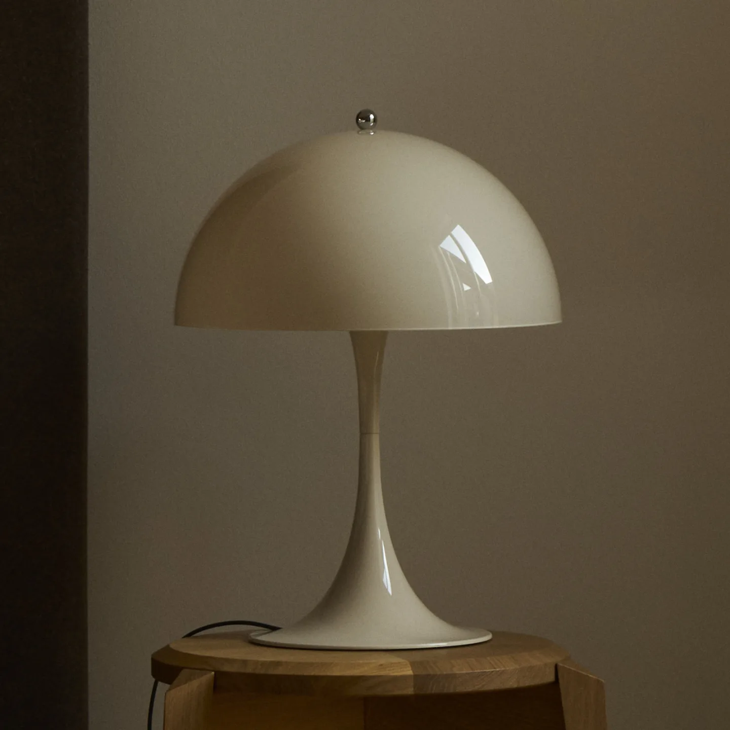 Louis Poulsen Panthella 320 bordslampa Opal beige