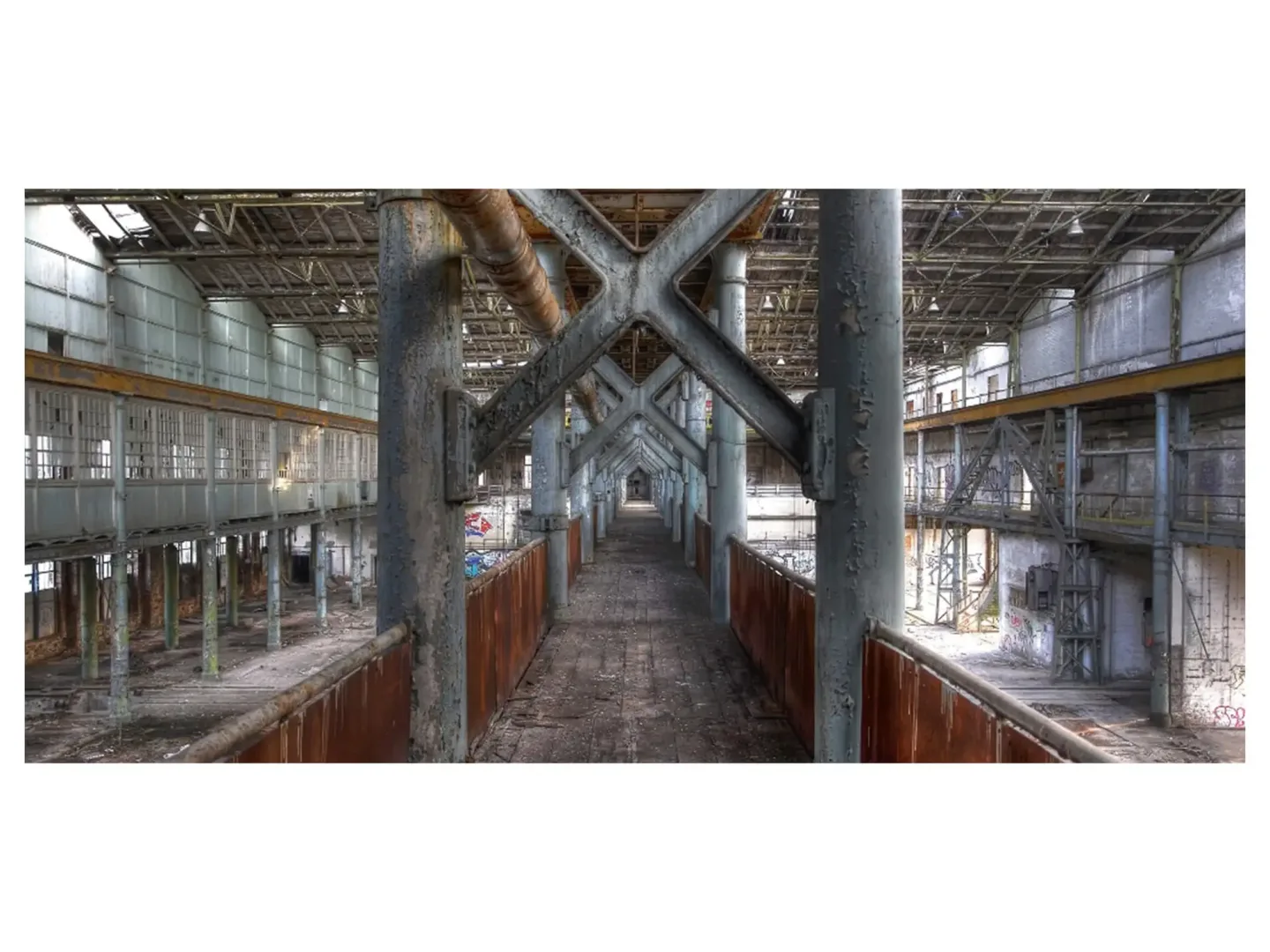 image LAND Digitaldruck auf Acrylglas Werkshalle 1 | Schubiger Möbel