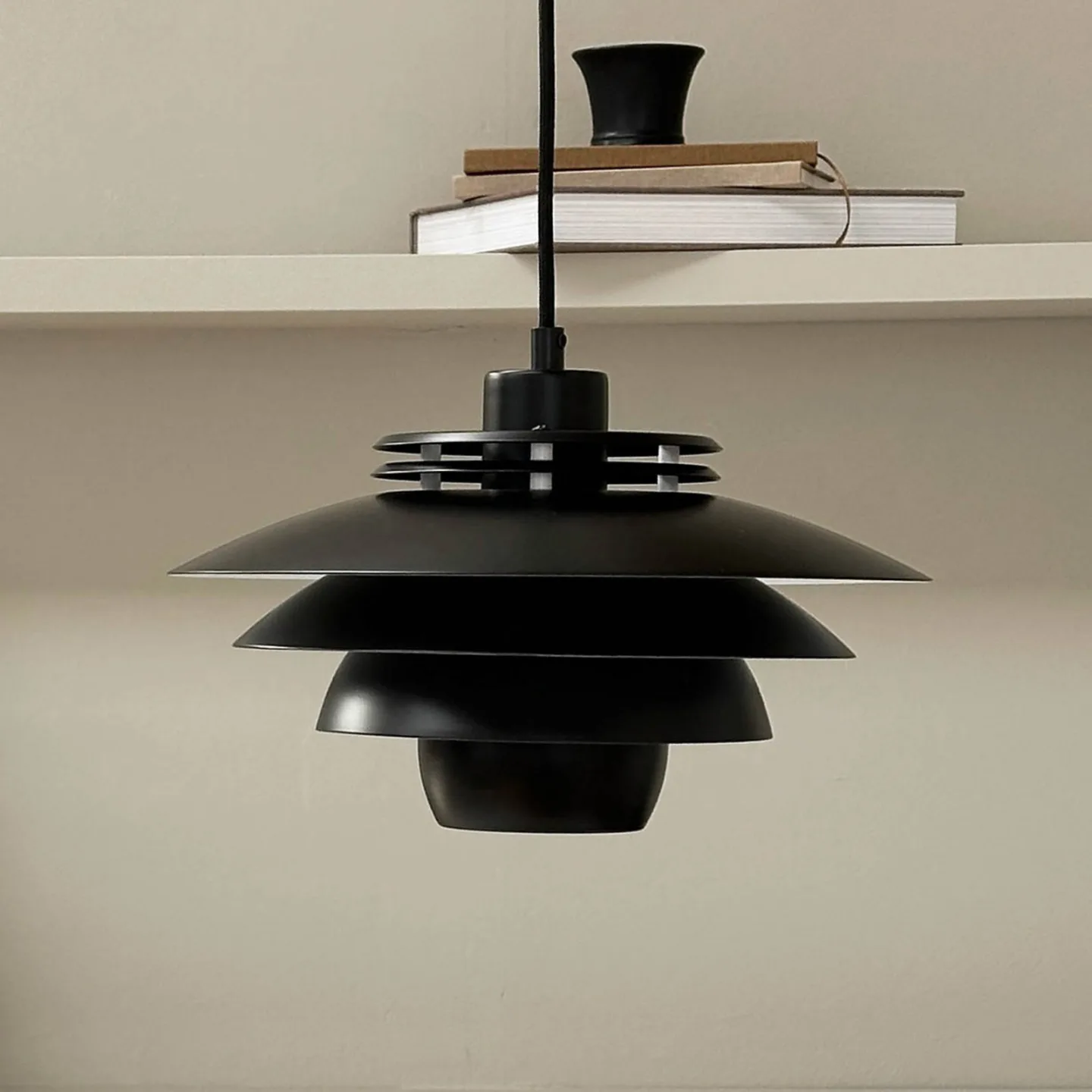 Ejka Mini Pendelleuchte Matt Schwarz - Dyberg Larsen - Wohnzimmer - Design - Metall - Einflammig