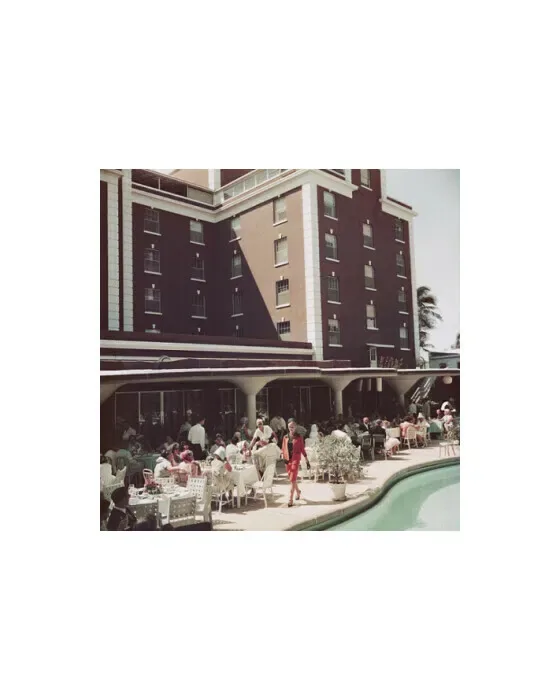 Poolside Promenade
