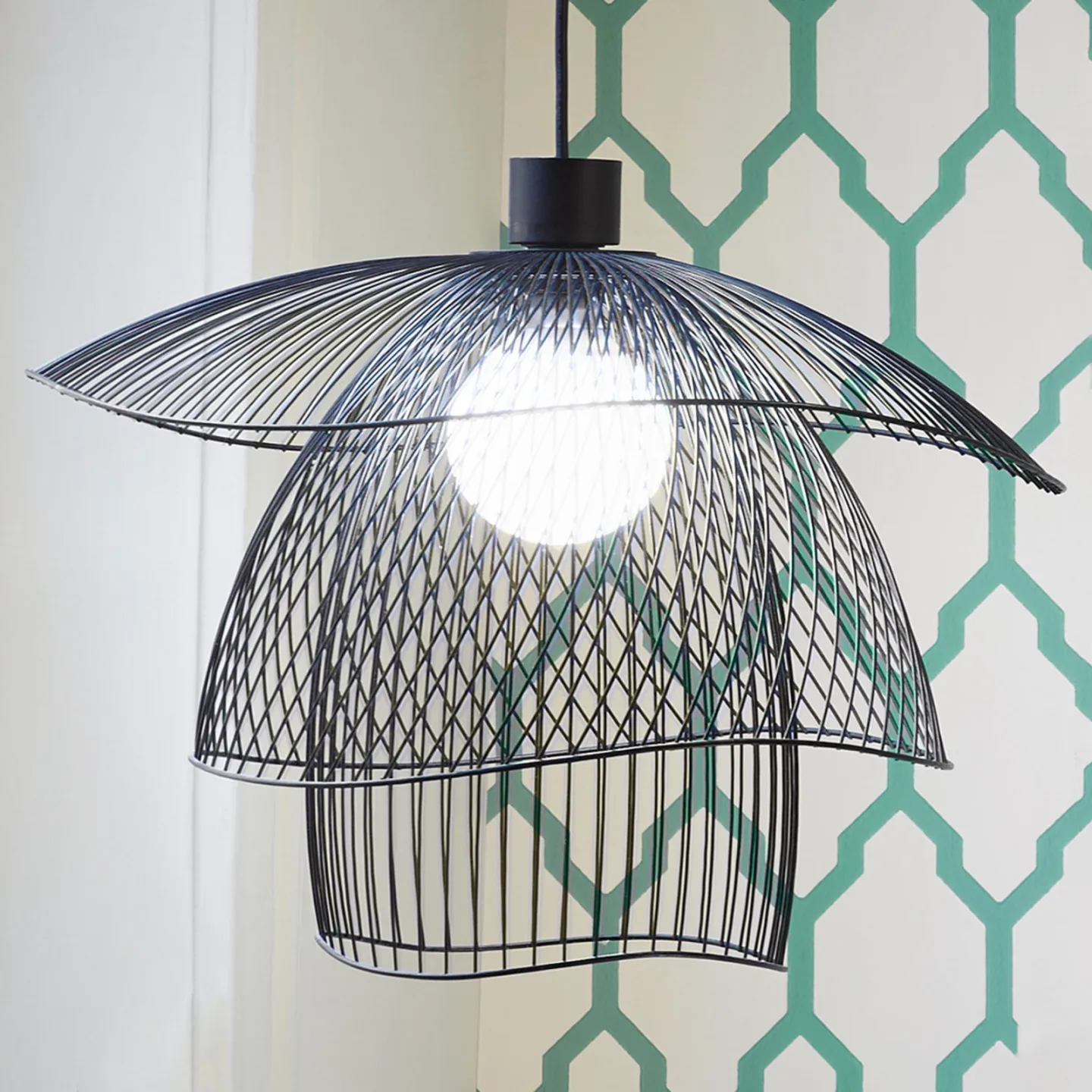 Papillon Pendel S Black - Forestier Papillon S - Stue - Design - Metall - Med en lyskilde
