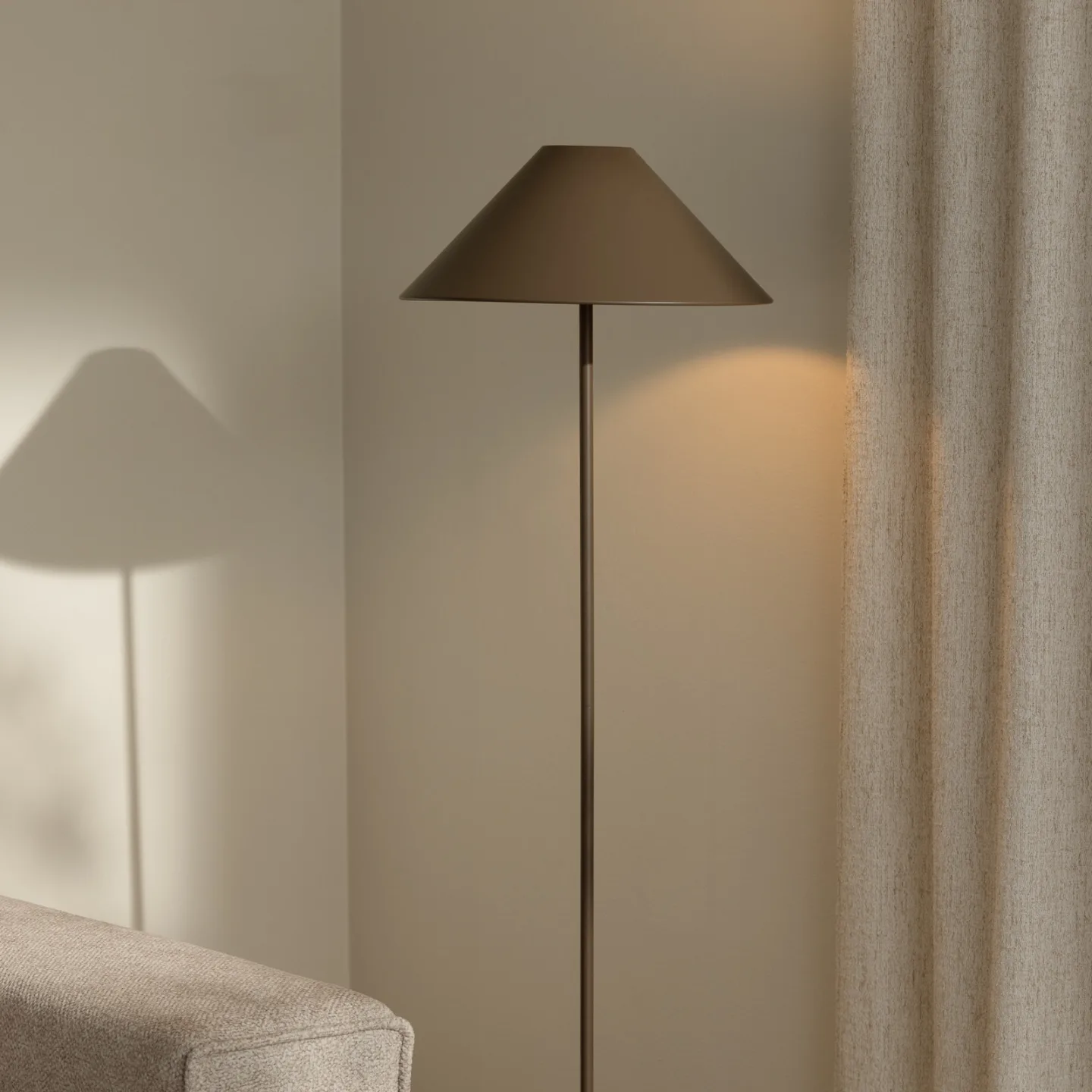 Cannes gulvlampe brun metal 140 cm - Globen Lighting - Stue - Design - Med én lyskilde