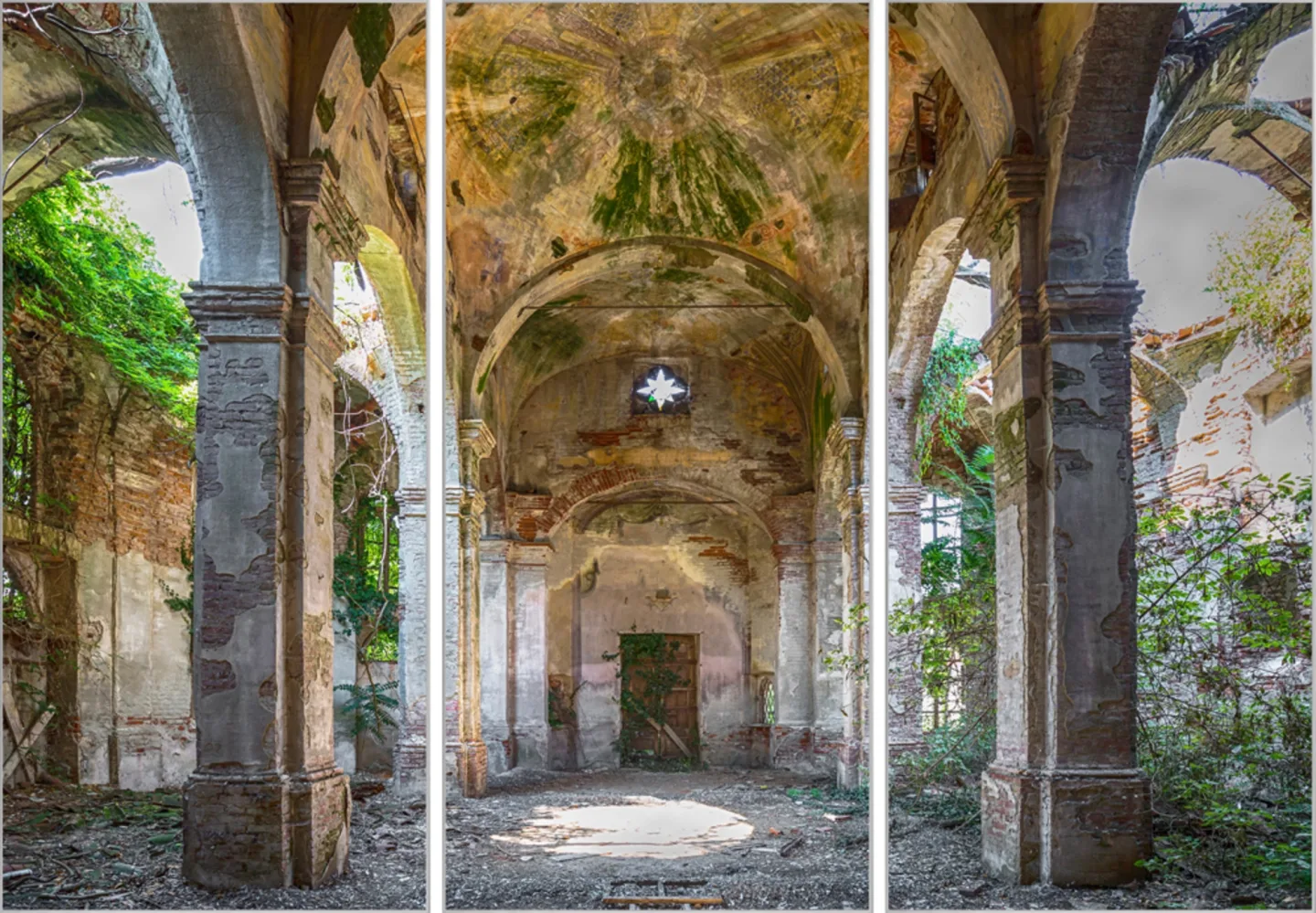 image LAND Bild mit Rahmen Verlassener Flur 2 | Schubiger Möbel