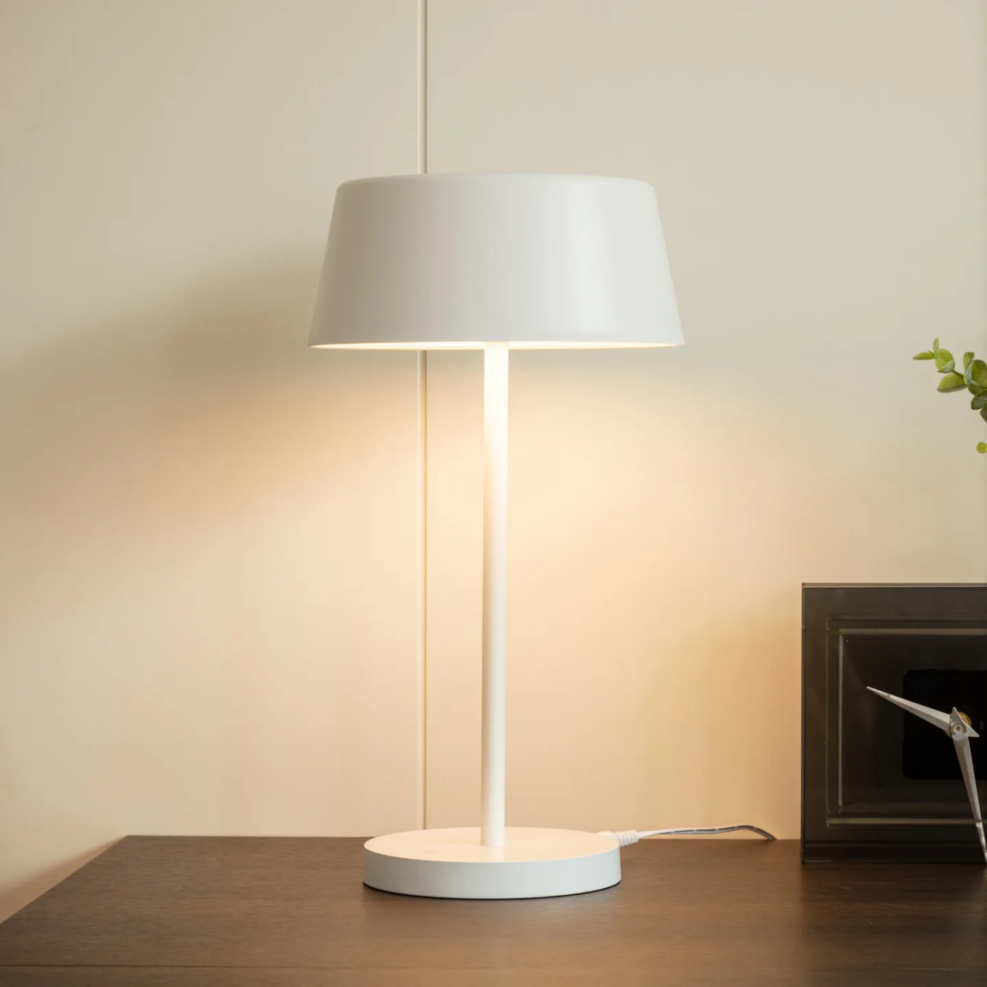 Milica LED Tischleuchte Dim. White - Lindby - Wohnzimmer - Skandinavisch - Metall