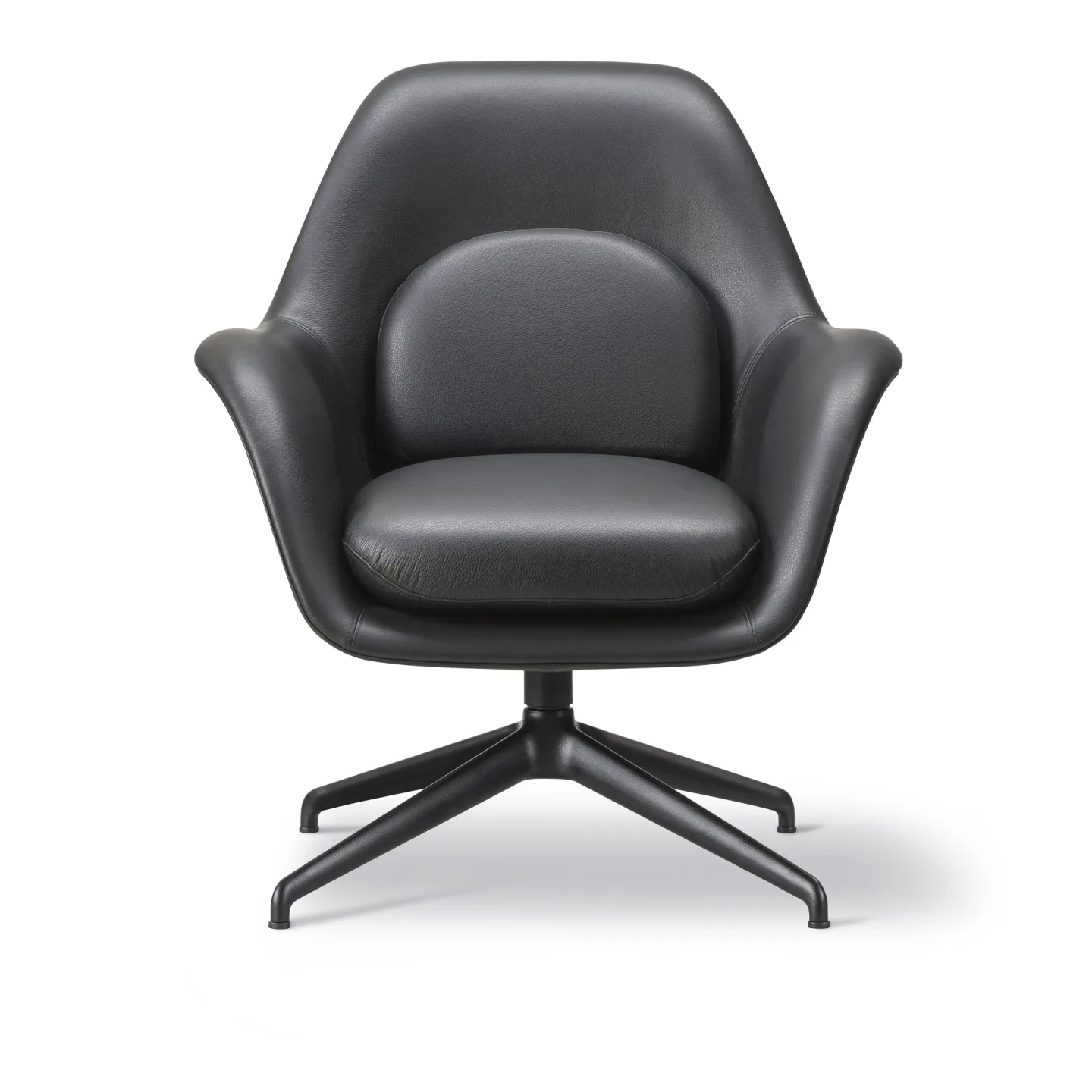 Fredericia Furniture - Swoon Lounge Petit Swivel Base Omni Black / Black - Fåtöljer - Space Copenhagen - Svart - Läder/Metall