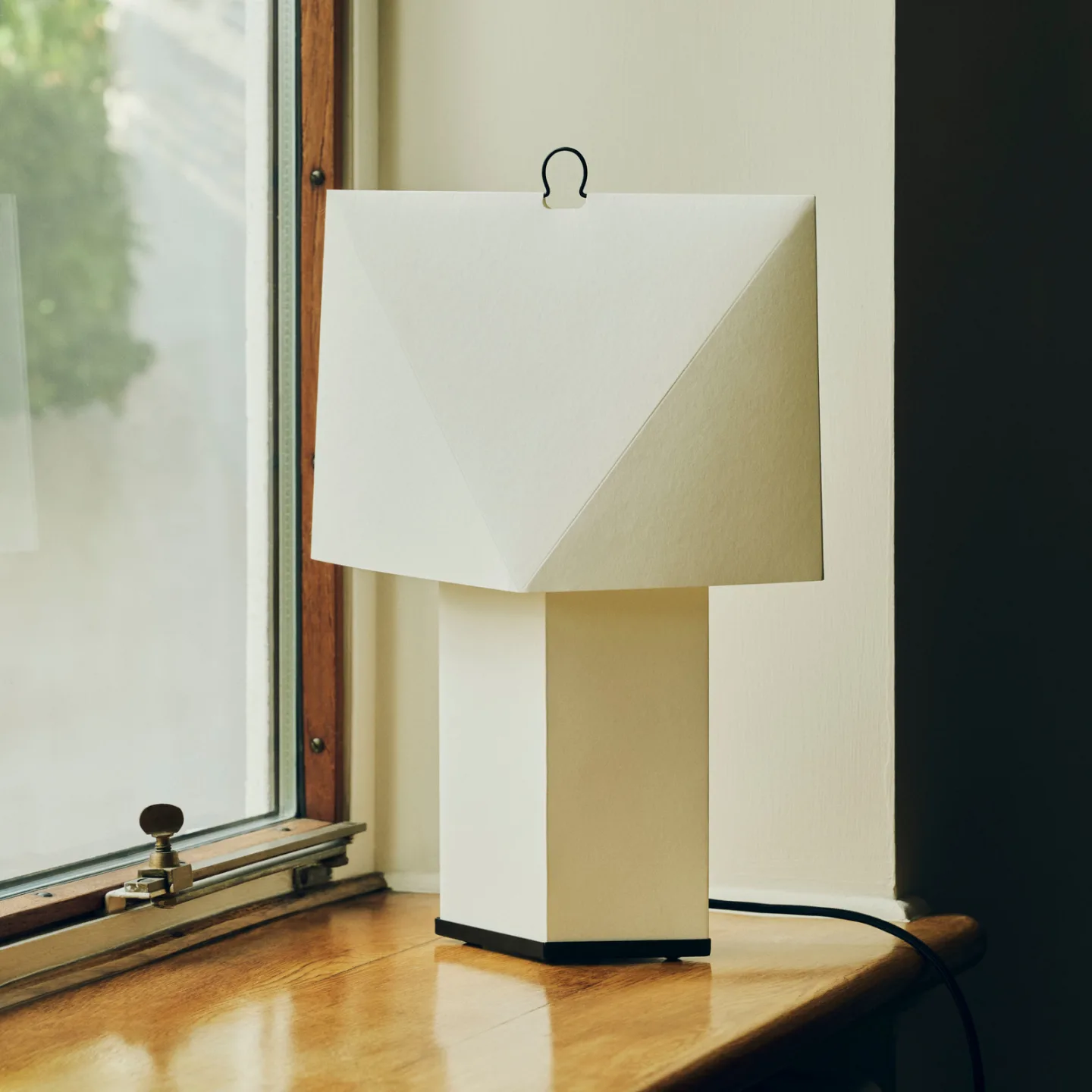 Aplat Tischlampe, Höhe 66 cm, weiß, Seidenpapier E14 - HAY - Wohnzimmer - Modern - Papier / Karton - Mit Schirm
