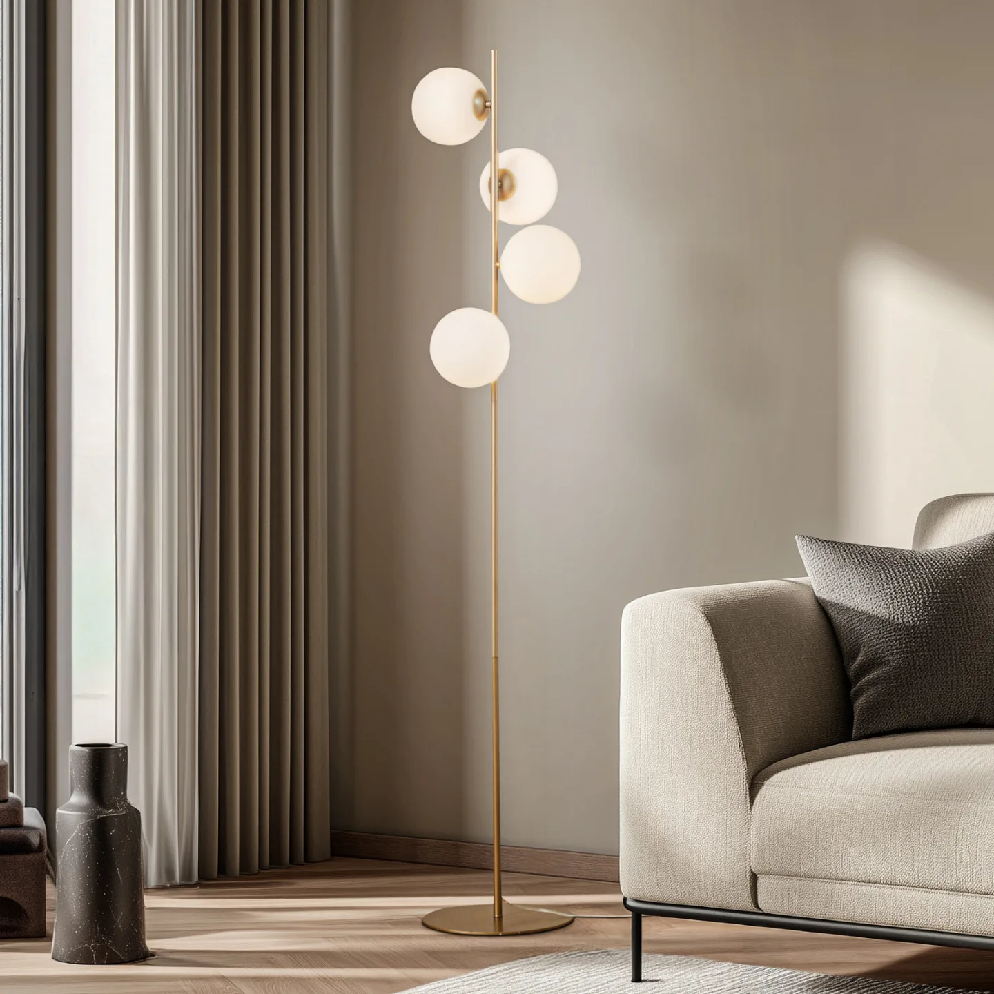 Isandro Stehlampe, opal/gold, 4-flg., Glas/Metall - Lucande - Wohnzimmer - Modern - Mehrflammig