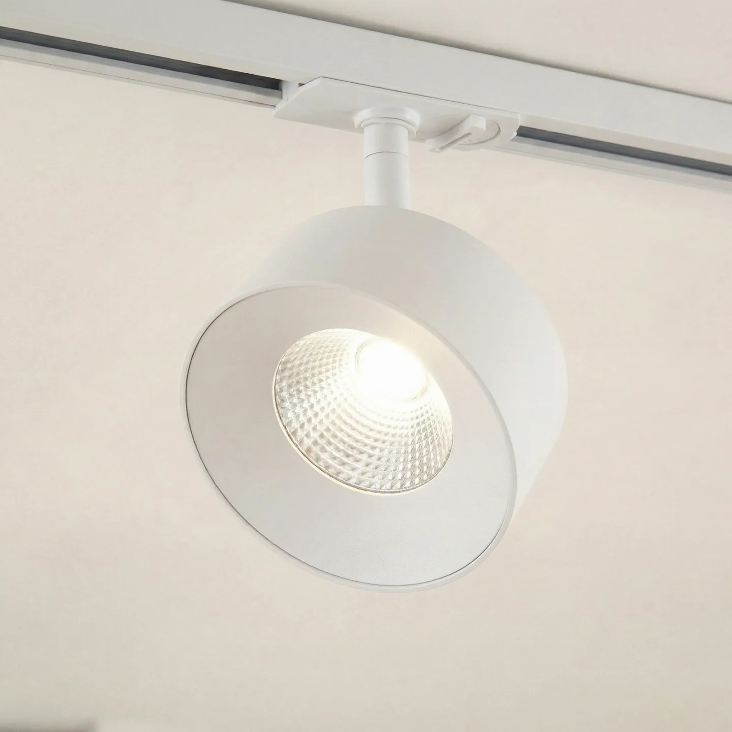 Linaro LED-Schienen-Spot, weiß, Ø 9,5 cm, 3.000K - Lindby - Wohnzimmer - Modern - Aluminium - Einflammig