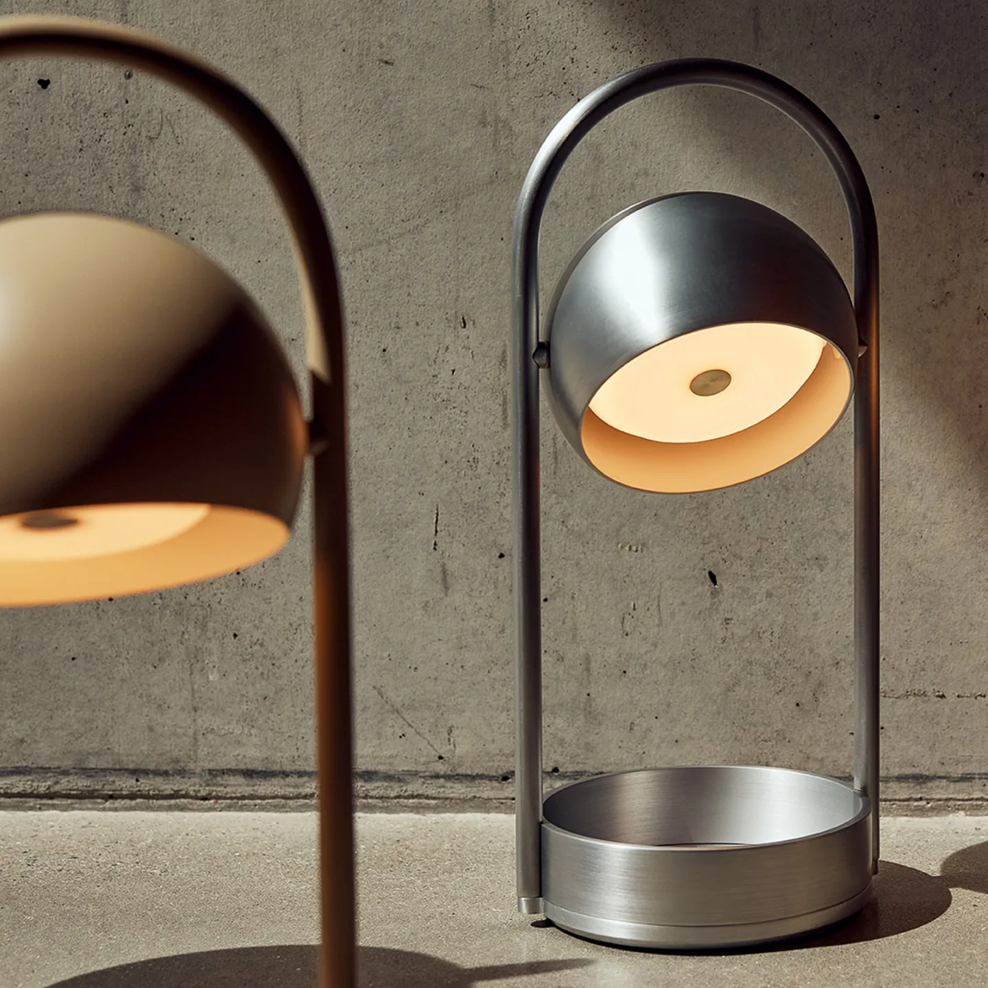 Ball Portable LED-Akku-Tischleuchte, sandgrau - FRANDSEN - Wohnzimmer - Metall - Einflammig