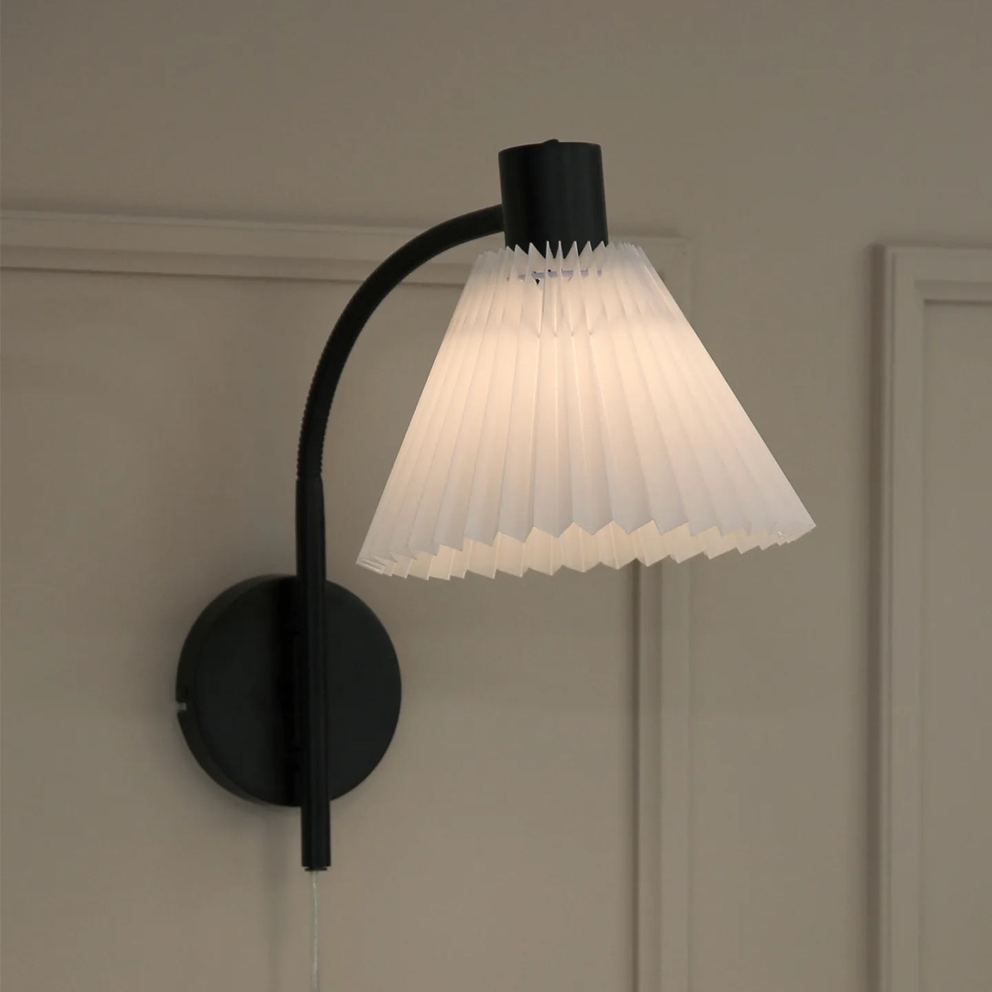 Mira 1 Wandleuchte Black/White - Markslöjd - Wohnzimmer - Skandinavisch - Metall - Mit Schirm