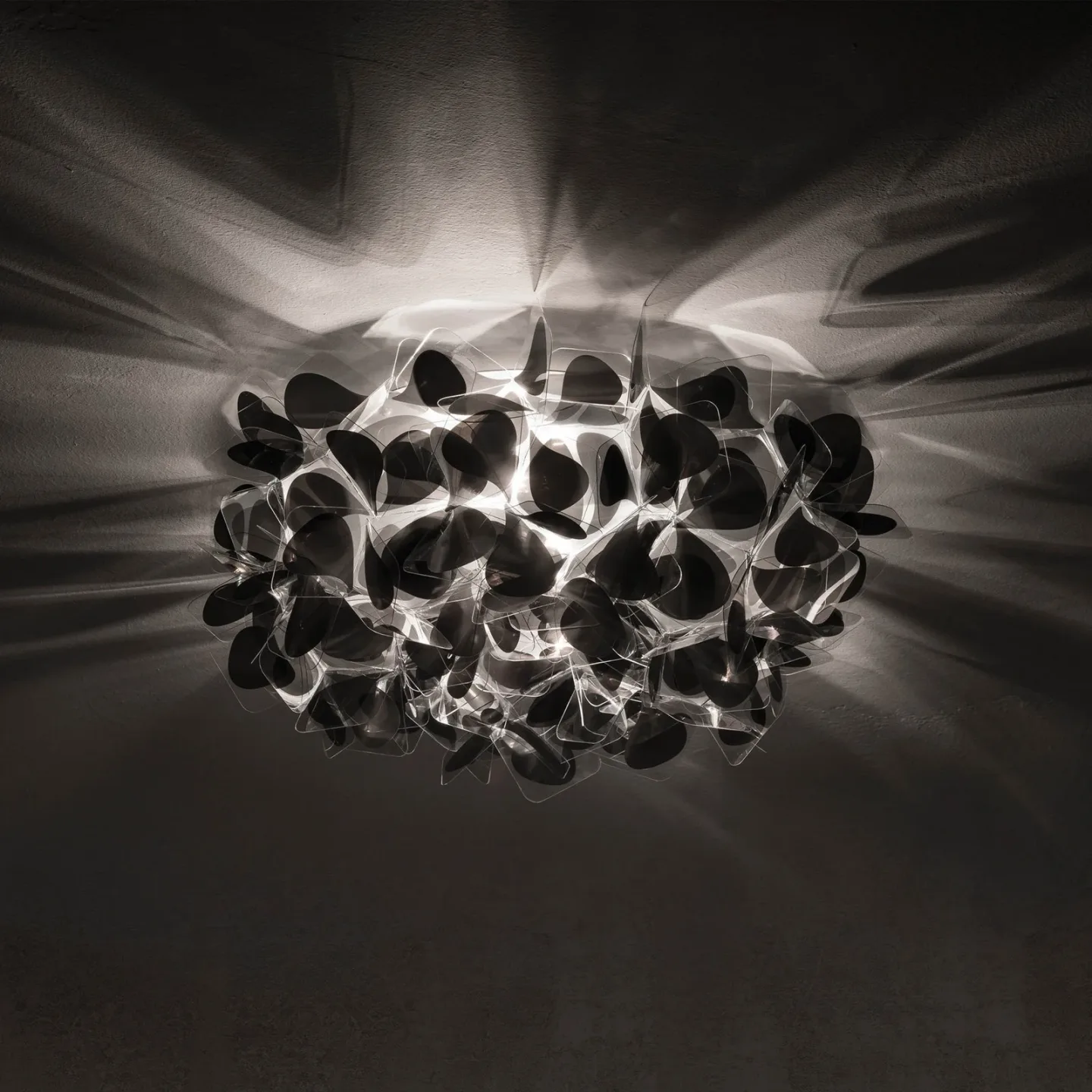 Clizia Mama Non Mama væglampe, sort, Ø53cm - Slamp - Stue - Design - Plastik - Rund