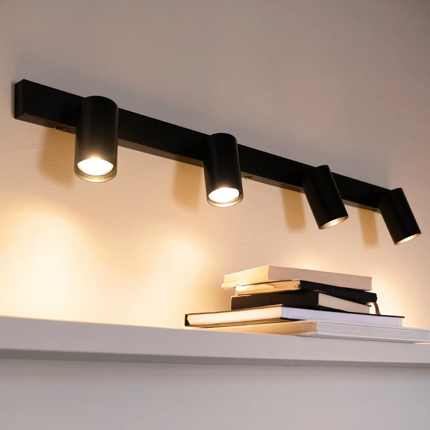 Modern 4 Loftlampe Black - Dyberg Larsen - Spisestue - Design - Metal - Med flere lyskilder