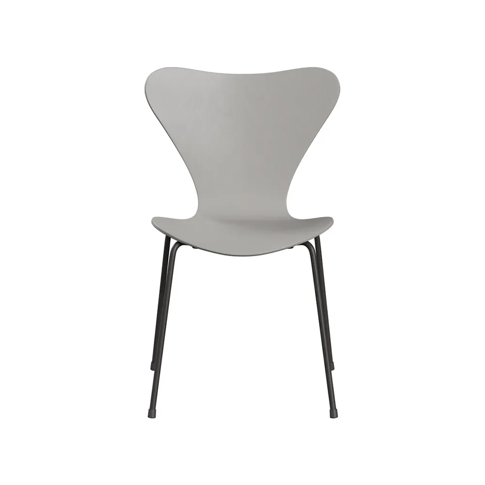 Fritz Hansen Sjuan 3107 stol Nine grey-färgad ask-grafitgrått stativ