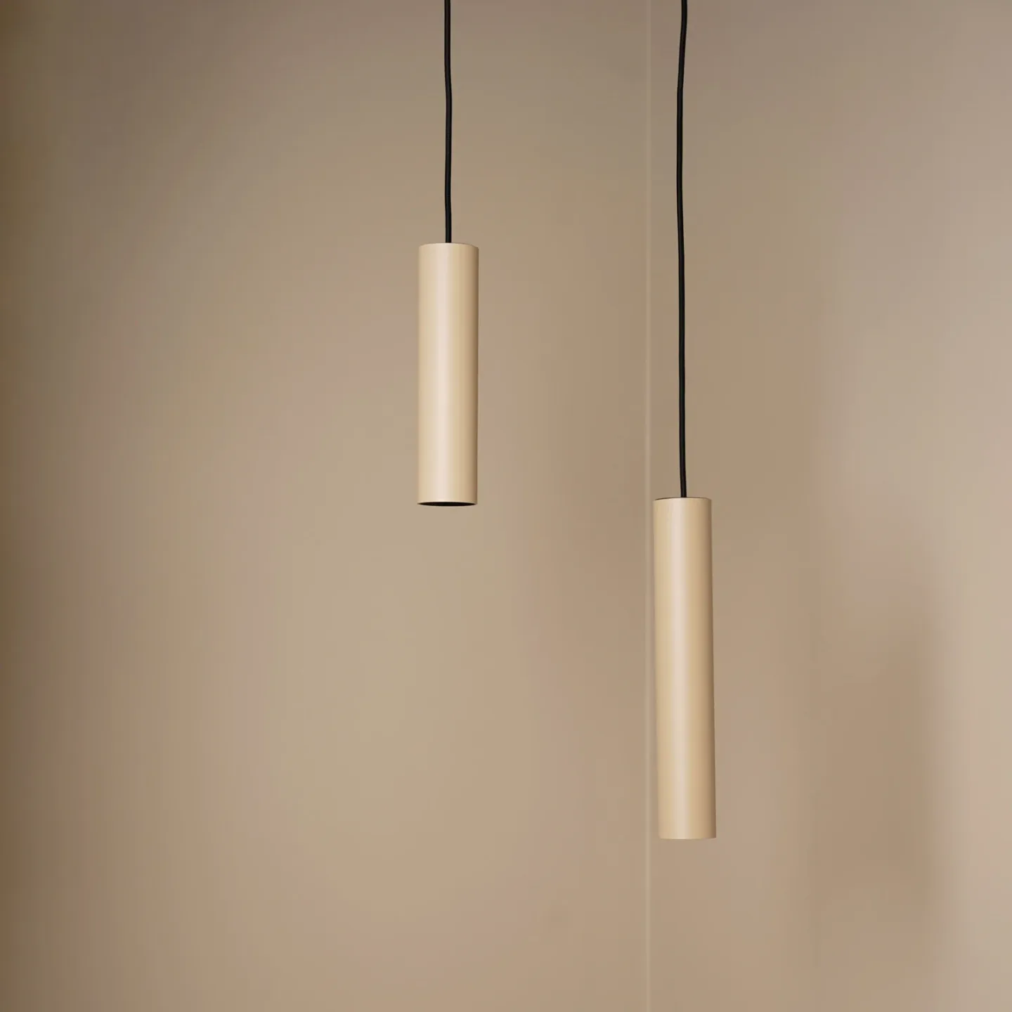 Tube Flex Hängeleuchte, Höhe 35 cm, beige, Metall - Antidark - Wohnzimmer - Modern - Einflammig