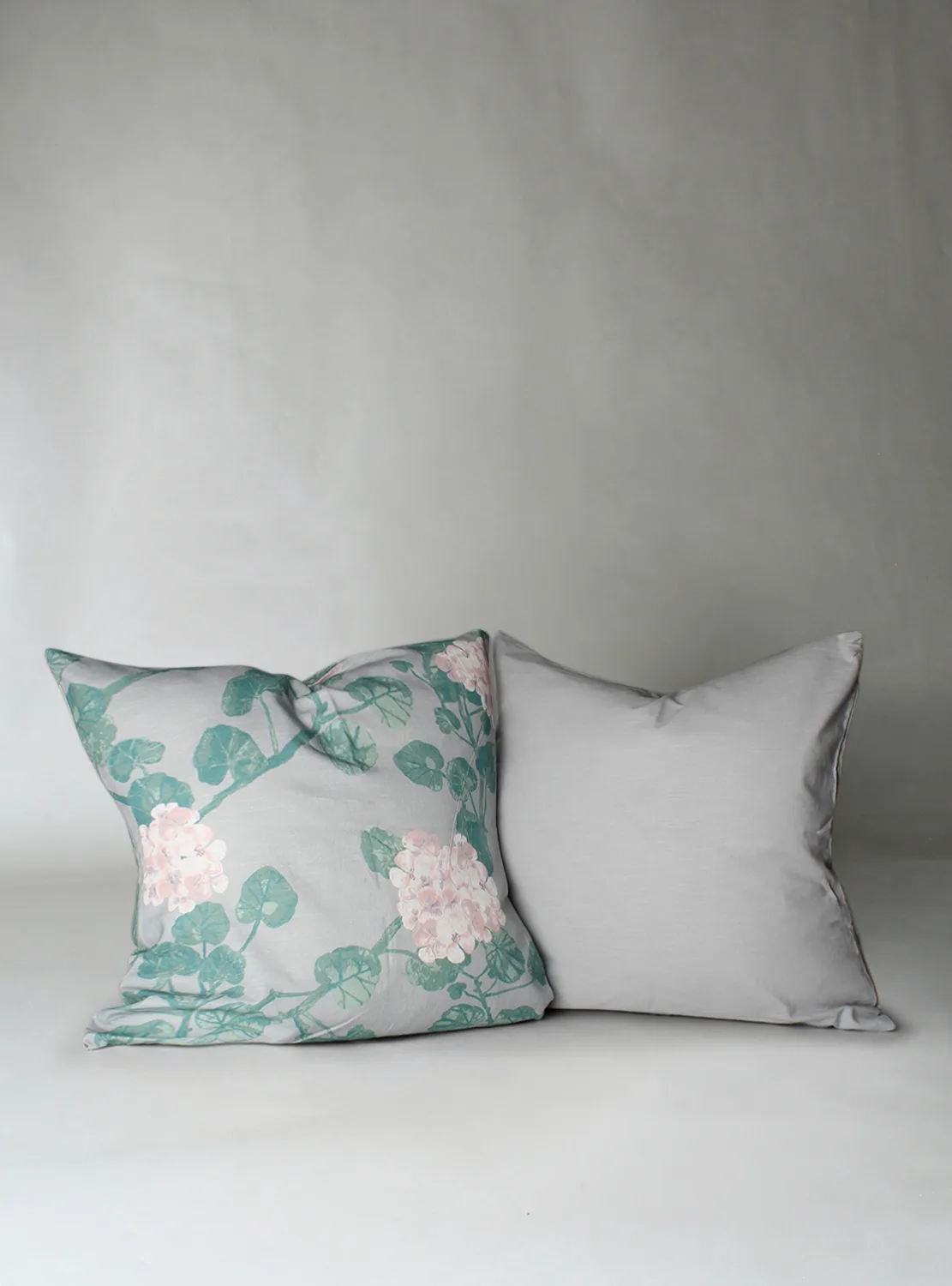 Putetrekk x 2 - Amara (grå/rosa) (Størrelse: 45 x 45 cm)
