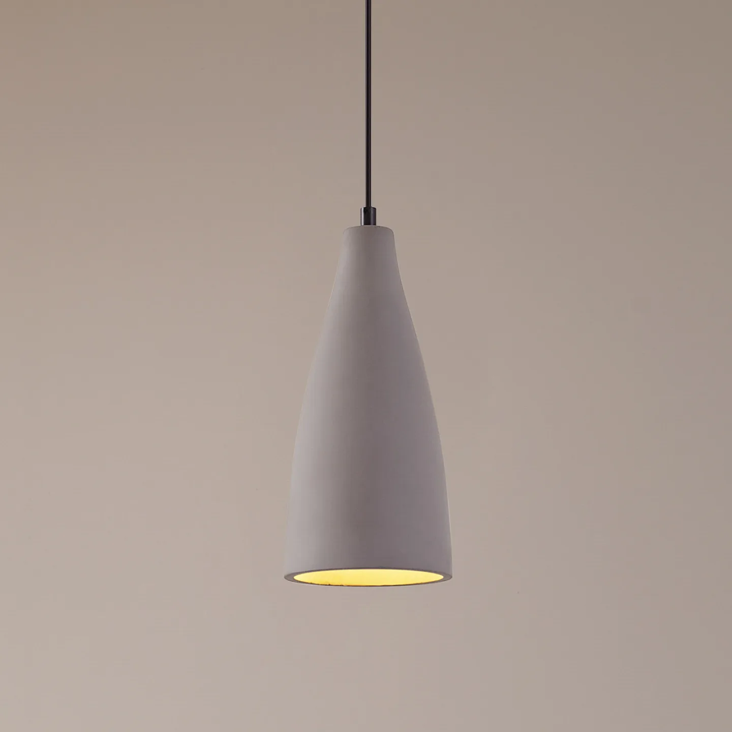 Sanne Pendel Concrete Grey - Lindby - Stue - Moderne - Betong - Med en lyskilde