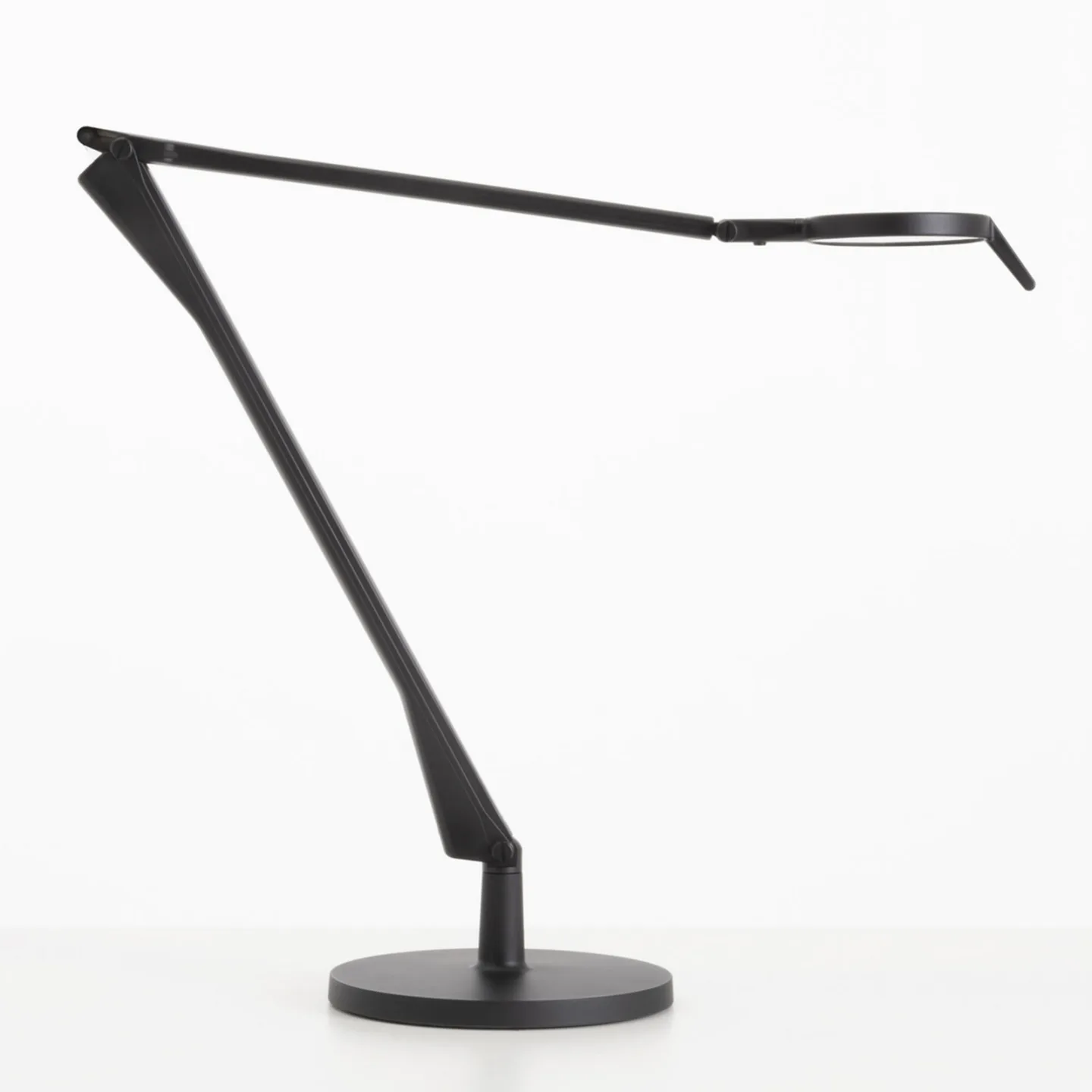 Aledin Tec LED-Tischleuchte, schwarz - Kartell - Wohnzimmer - Design - Kunststoff - Mit Schirm