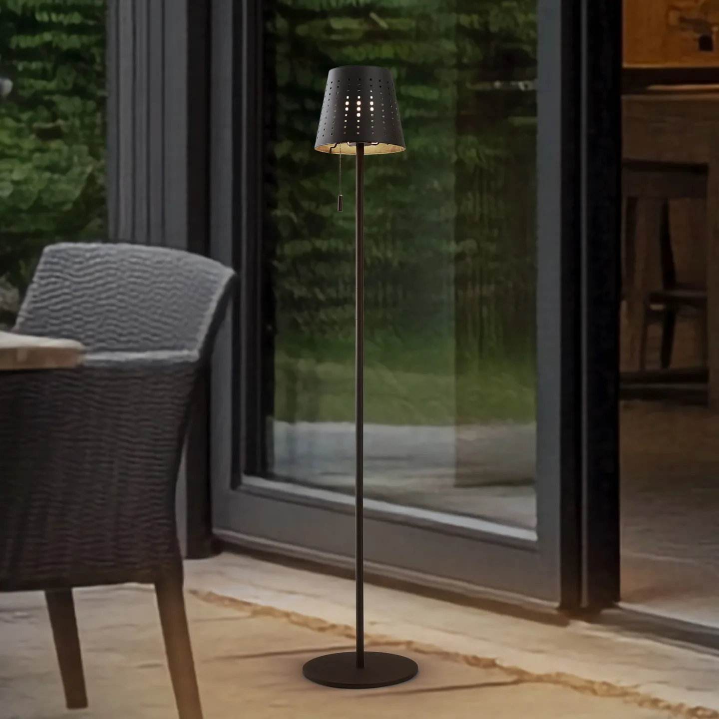 Hilario Portable Solcelle Gulvlampe Dim. Svart - Lindby - Balkong - Metall - Med en lyskilde