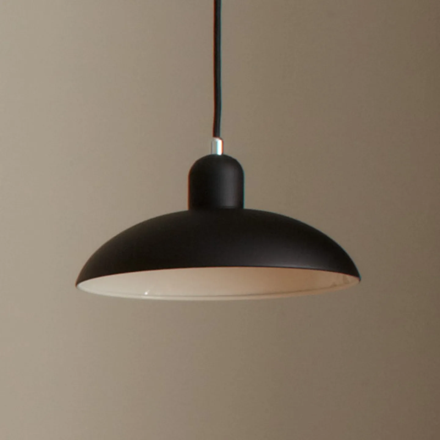 KAISER idell™ 6631-P Pendelleuchte Matt Schwarz - Fritz Hansen Kaiser Idell 6631-P - Wohnzimmer - Design - Metall - Einflammig