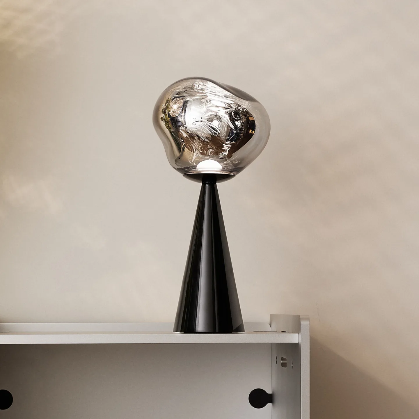 Tom Dixon Melt portabel LED bordslampa 28,5 cm Svart