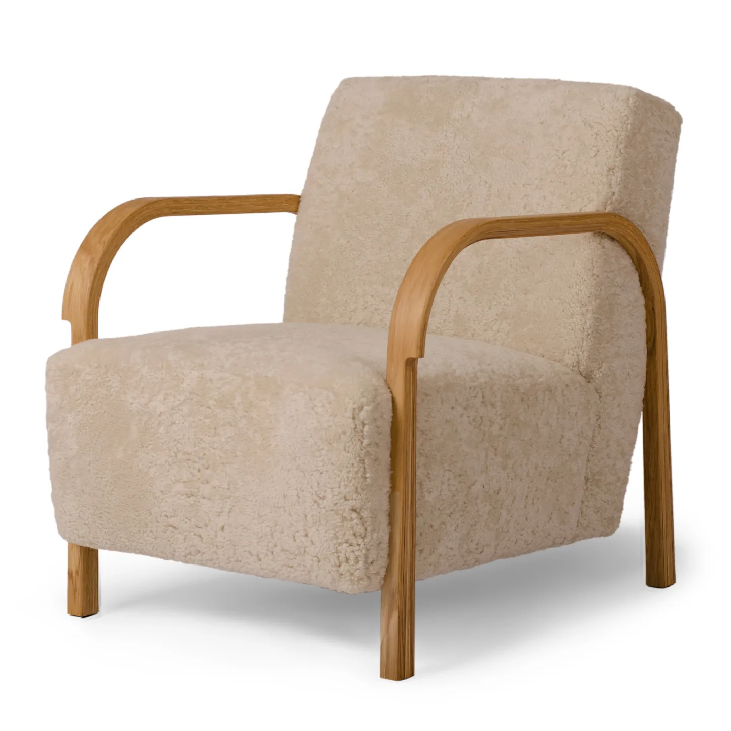 Mazo - Arch Lounge Chair Sheepskin Moonlight - Fåtöljer - Magnus Stephensen - Trä/Textilmaterial