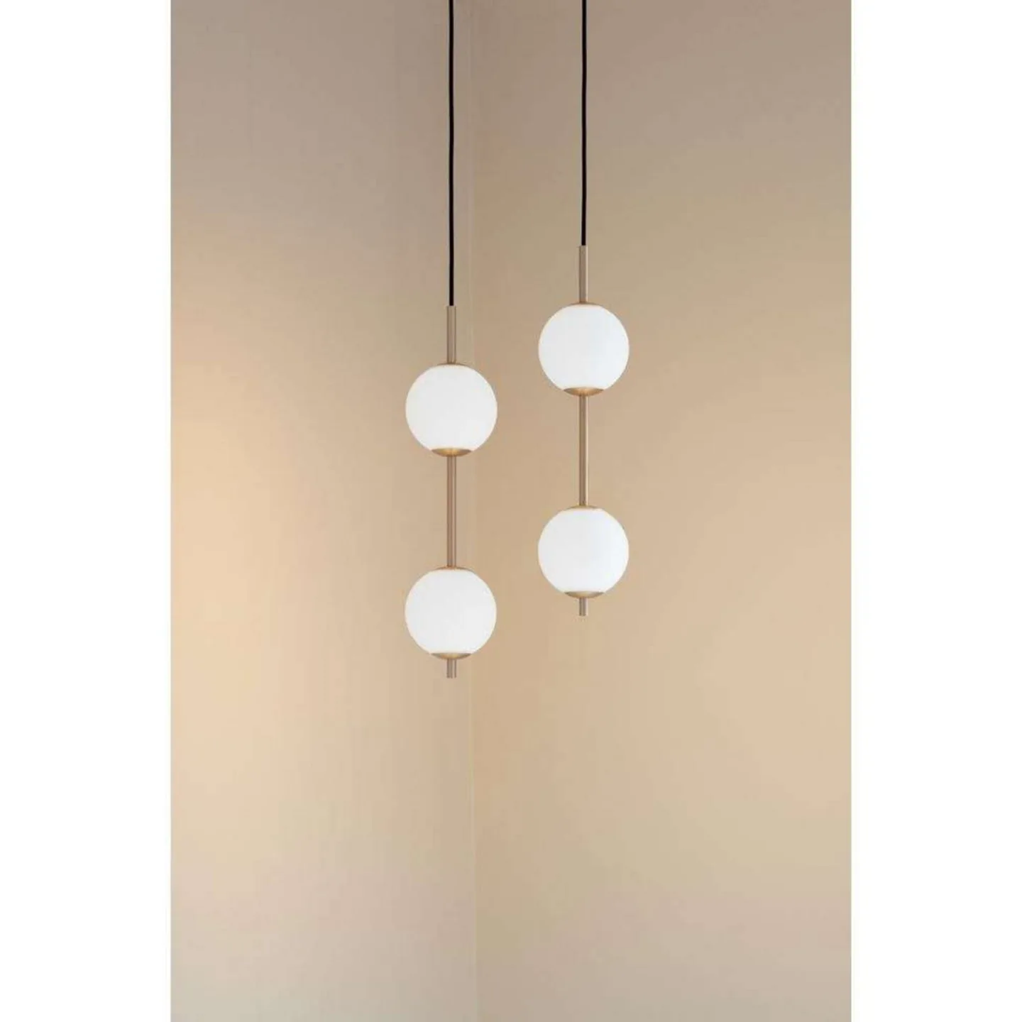Audrey 2 Pendelleuchte Brass/White Opal - UMAGE - Wohnzimmer - Glas