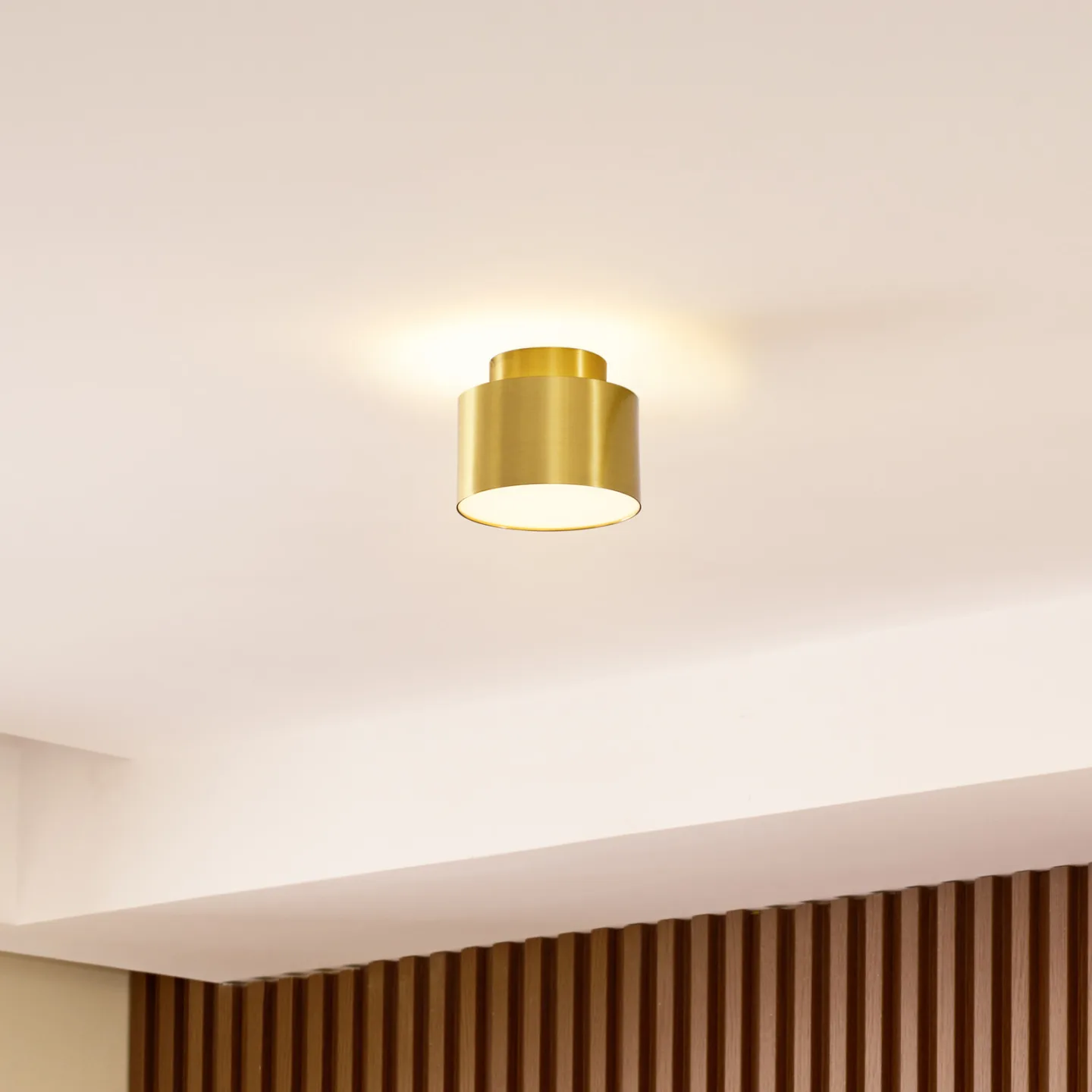 Nivoria LED Påbygningsspot Backlight Ø11 Gold - Lindby - Stue - Moderne - Aluminium - Rund