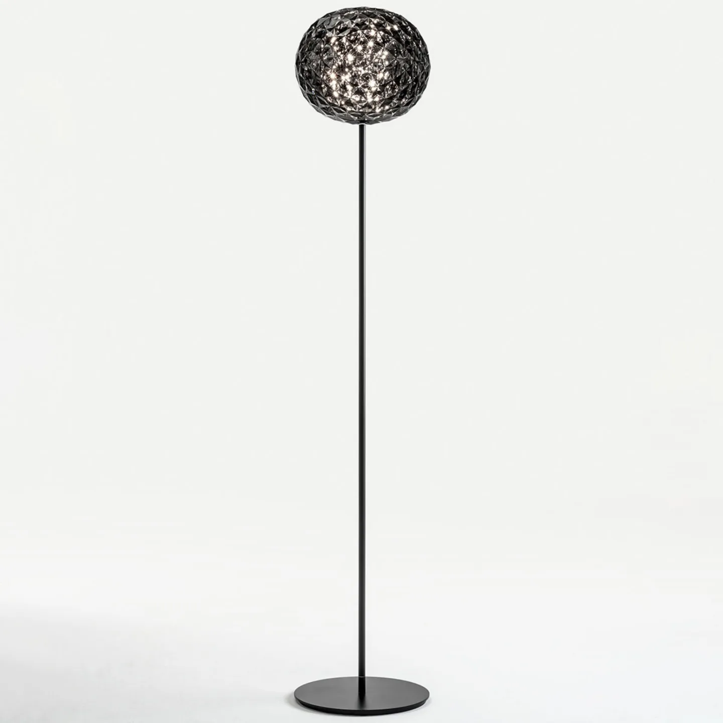 Planet Golvlampa Large Smoke - Kartell - Vardagsrum - Design - Plast - Med lampskärm