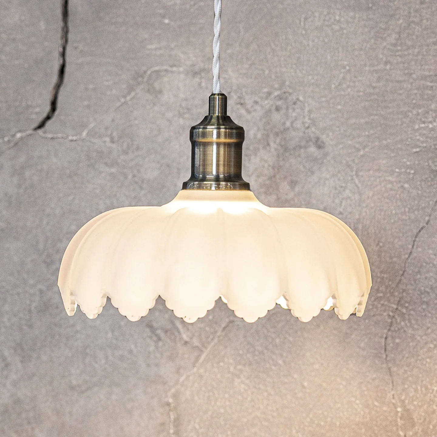 Kurage Pendelleuchte Antique Brass/White - Markslöjd - Wohnzimmer - Glas - Rund