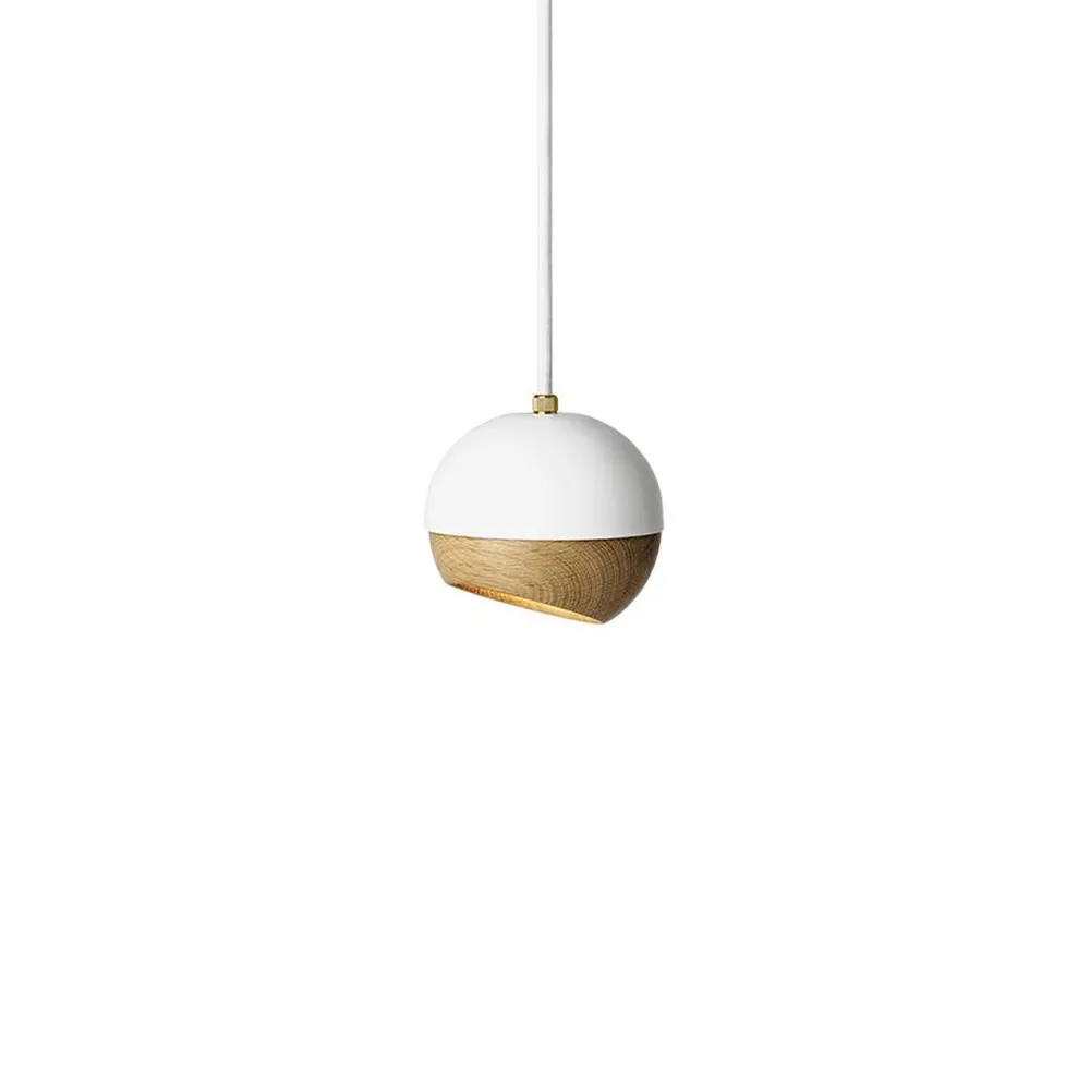 Mater Ray Pendelleuchte White, small- Eichenholz-Detail auf Lampenschirm