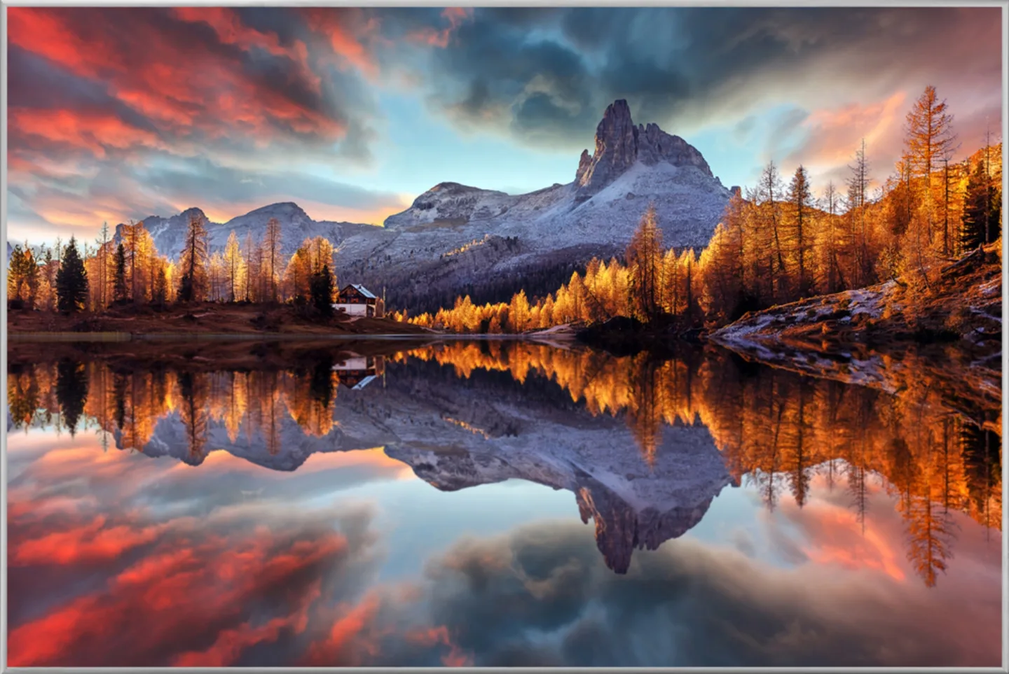 image LAND Bild mit Rahmen Spiegelnde Berge im Sonnenaufgang | Schubiger Möbel