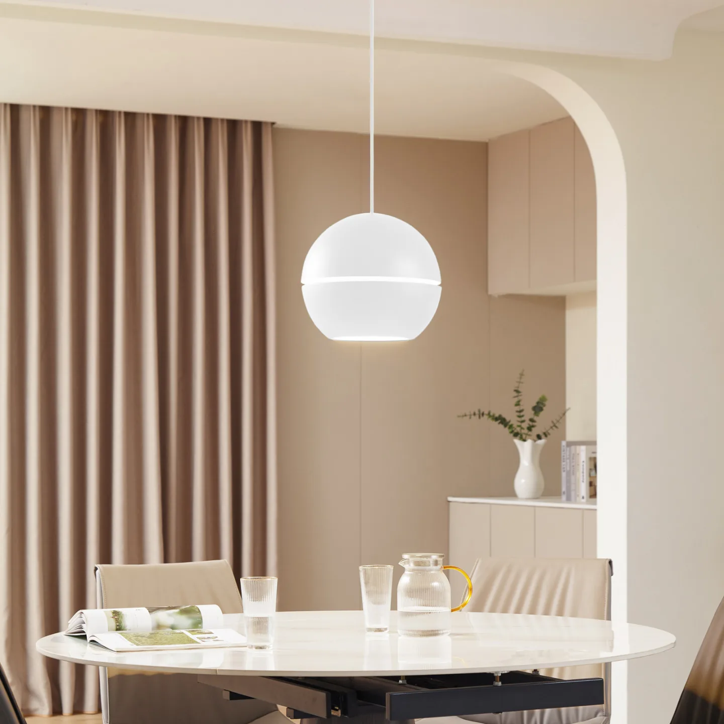 Lush hänglampa, vit, Ø 30 cm, aluminium, E27 - Nola - Vardagsrum - Design - Med en ljuskälla