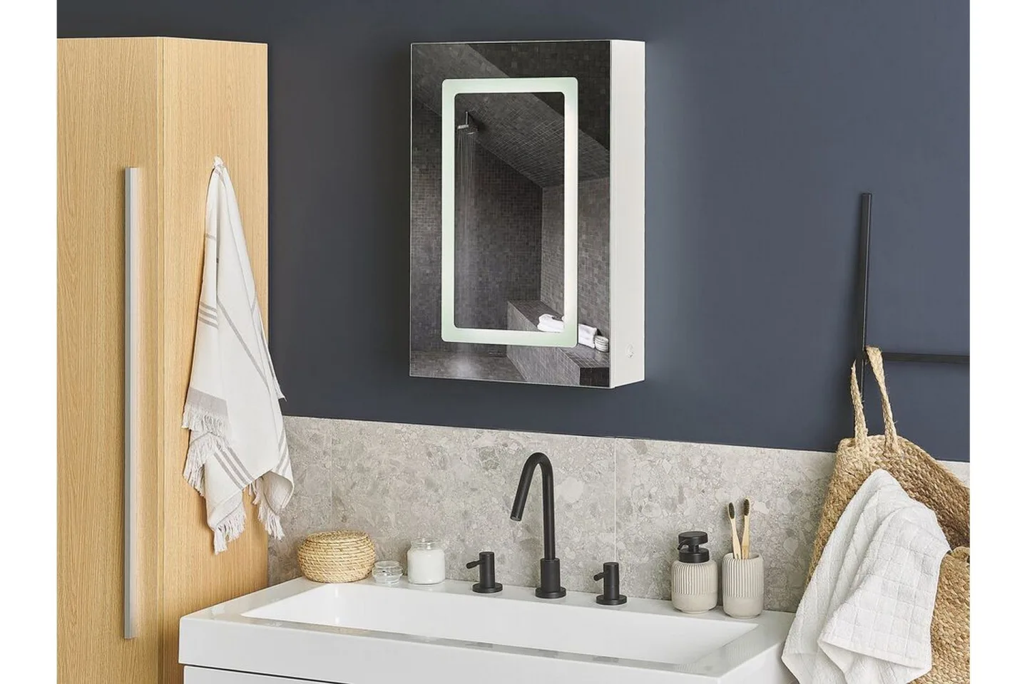 Roconda Badrumsskåp 40 cm Spegel med LED-belysning - Vit