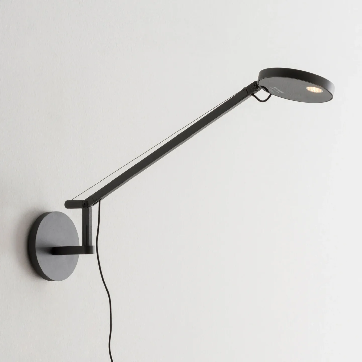 Demetra Micro W 2700K Vegglampe Antrasitt - Artemide - Arbeidsrom / kontor - Design - Metall - Med en lyskilde