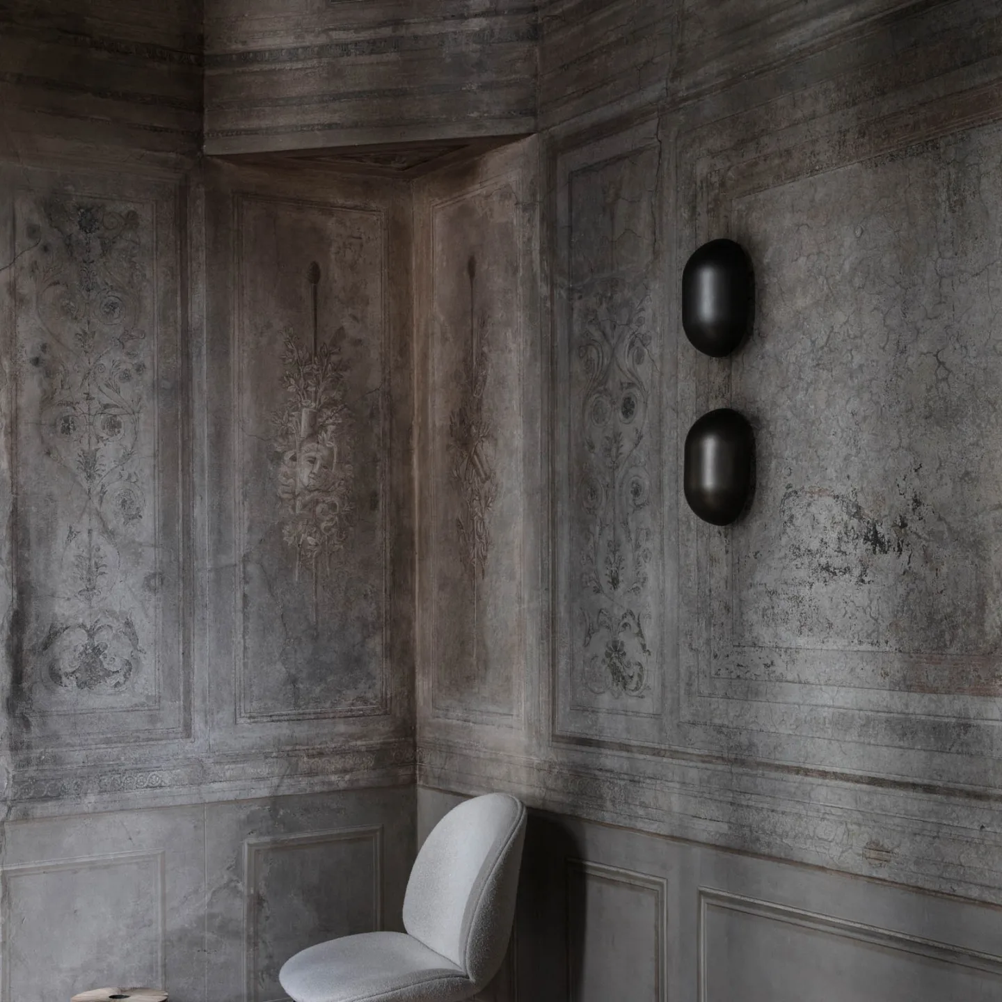 Howard Wandleuchte Gunmetal - GUBI - Wohnzimmer - Design - Metall