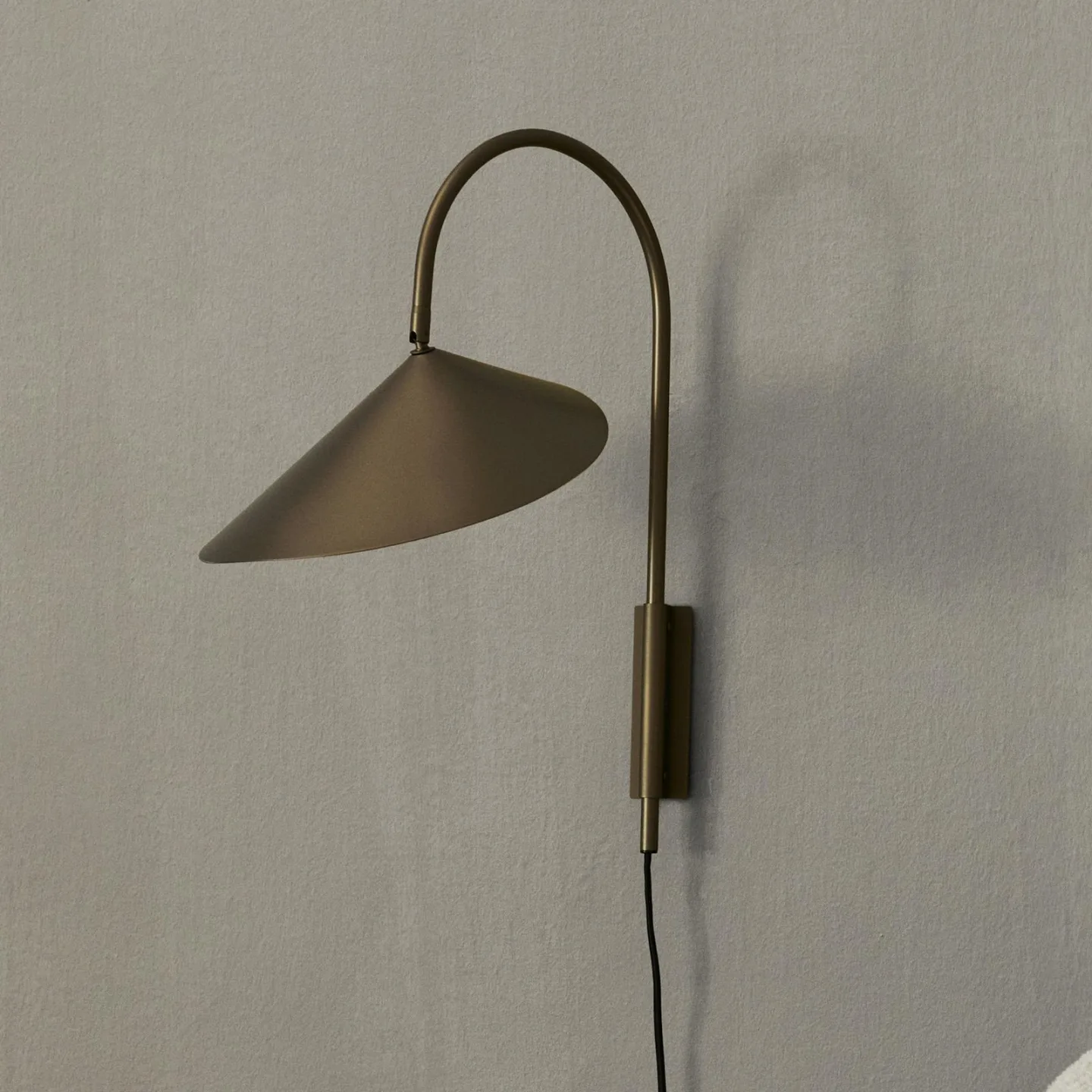 Arum Swivel Wandlampe, bronze, 47 cm, Stecker - Ferm Living - Wohnzimmer - Design - Metall - Einflammig