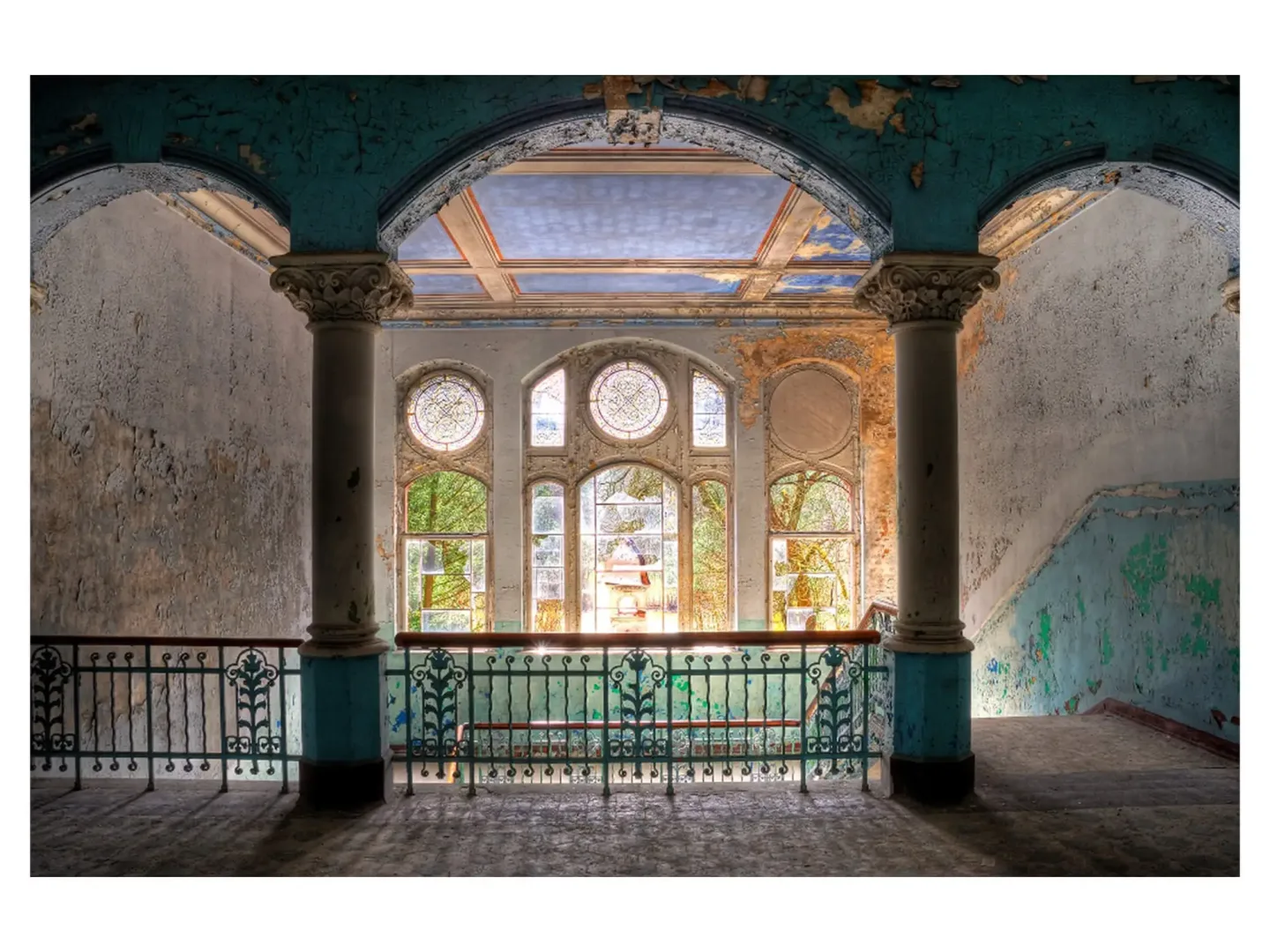 image LAND Digitaldruck auf Glas Lost Place Treppenhaus 2 | Schubiger Möbel