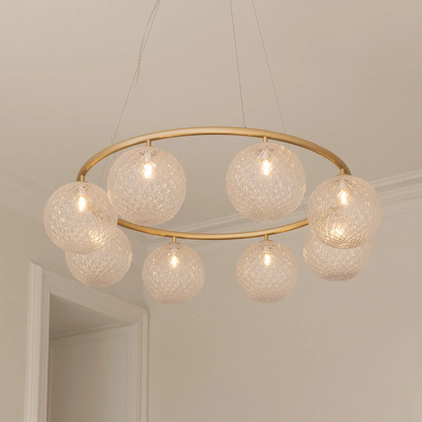 Miira 8 Circular lysekrone, messing/klar, Ø 100 cm - Nuura Nuura Aps - Spisestue - Skandinavisk - Metal - Med skærm