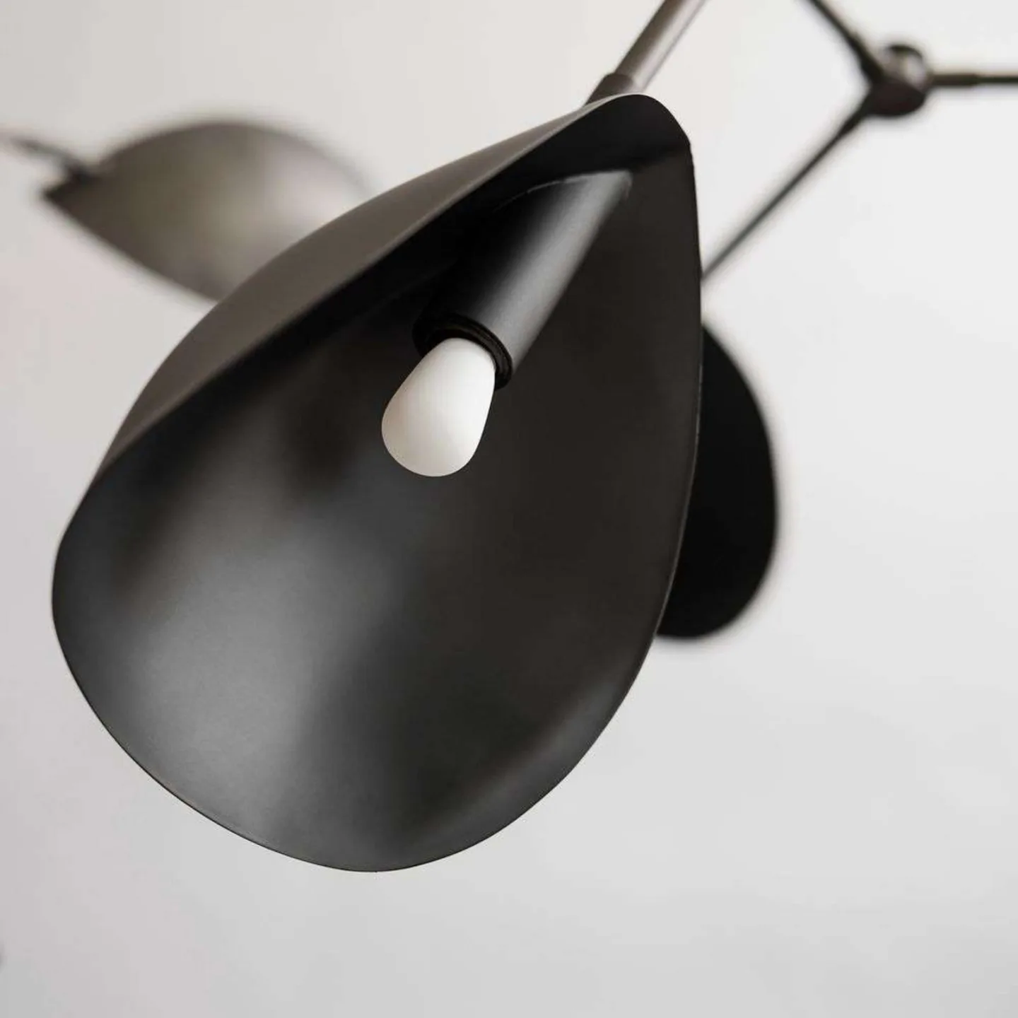 101 Copenhagen Stingray Chandelier Kronleuchter Bronze