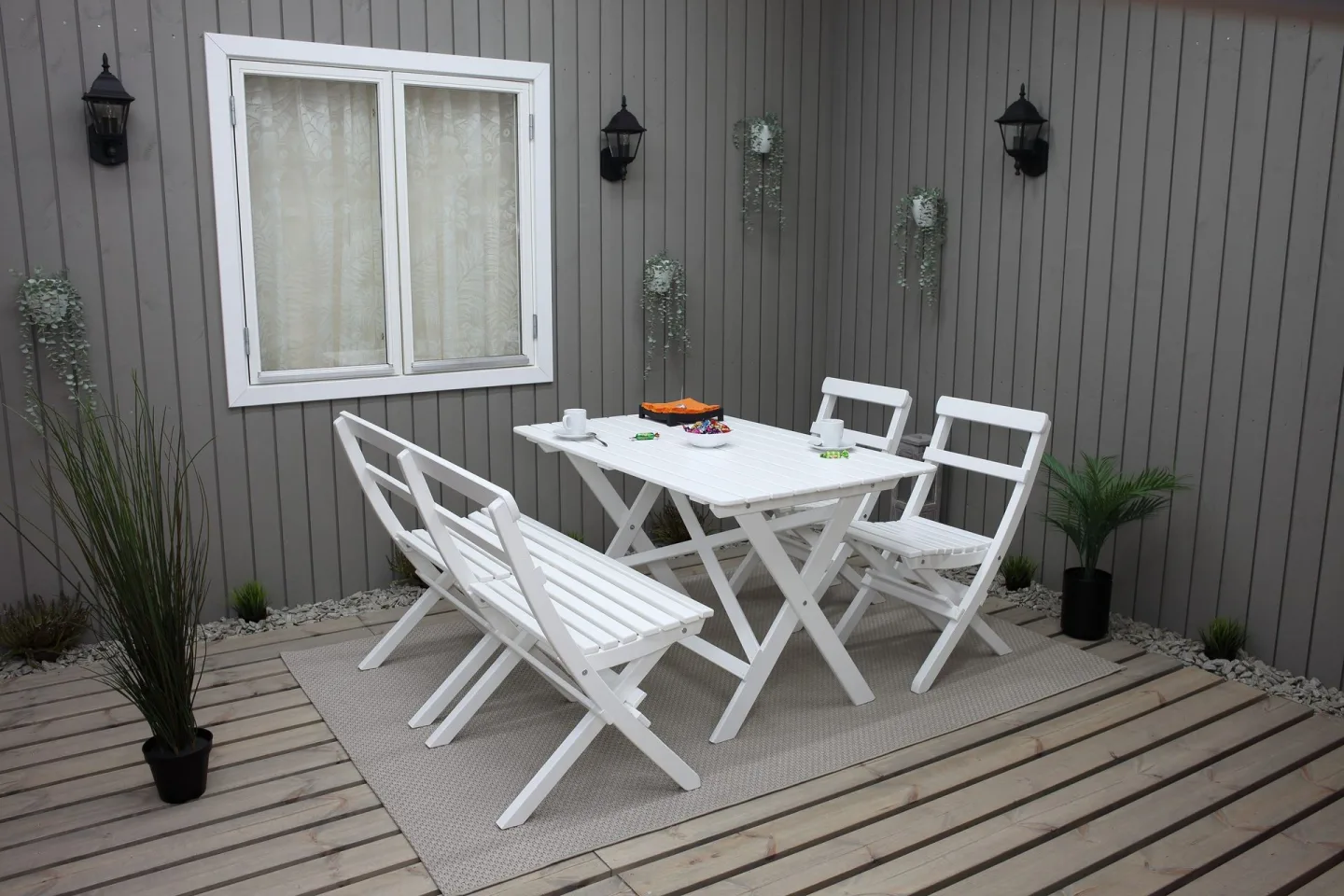 Larios Matgrupp Utomhus + 2 Ihoppfällbara Utestolar + Bänk Utomhus - Vit