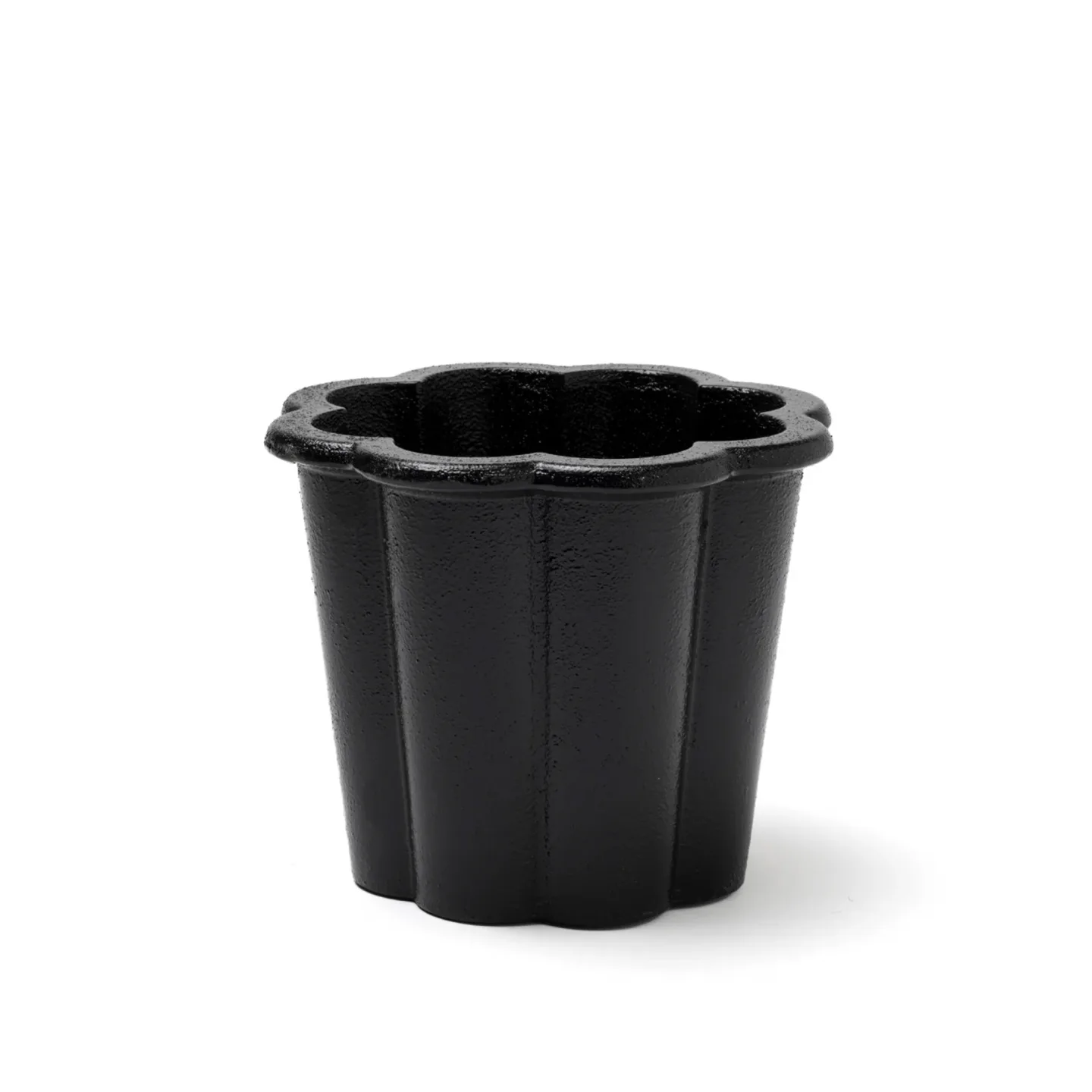 Byarums Bruk - Fjällsippa kruka hög svart - Utomhuskrukor - Signe Persson-Melin - Svart - Metall