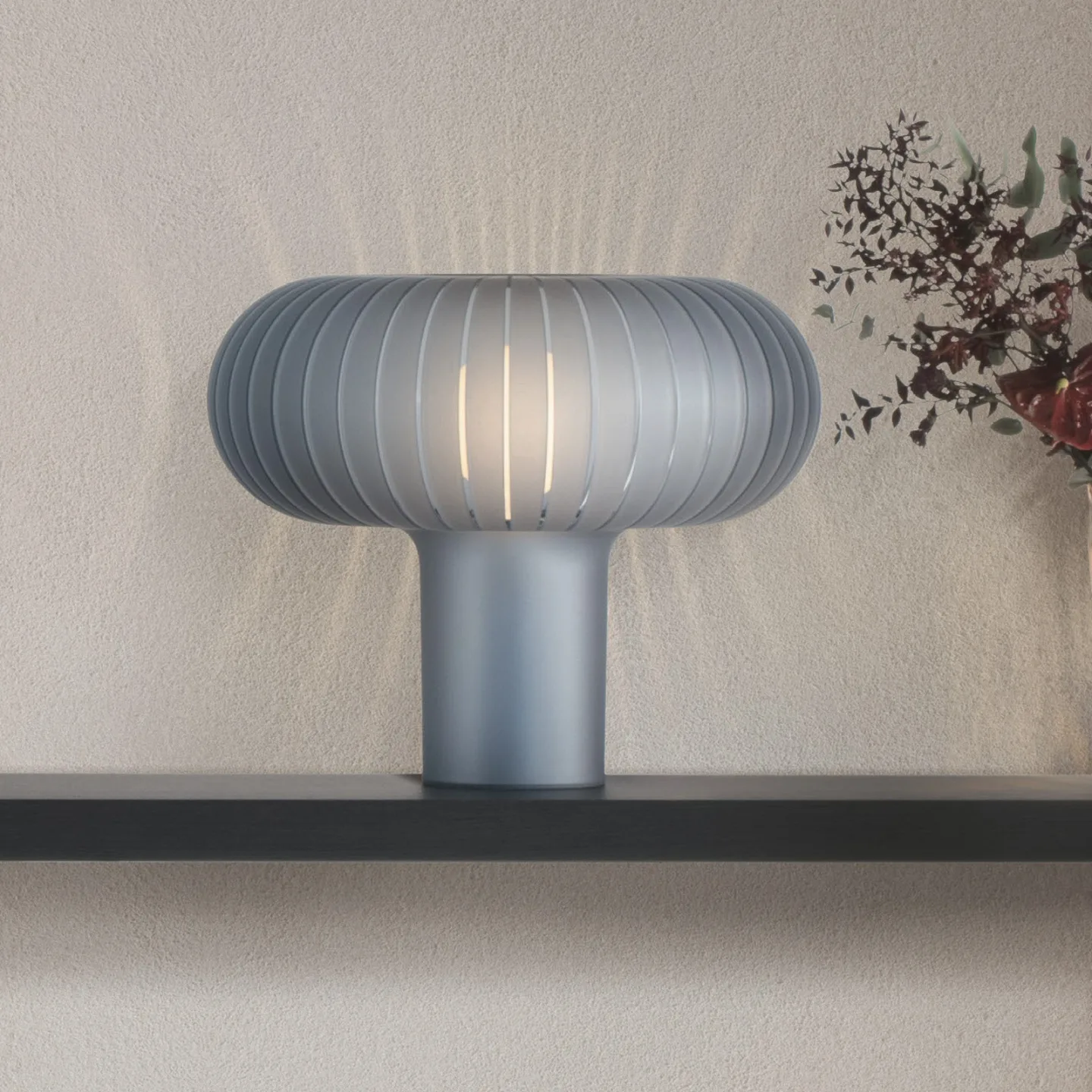 Bordlampe Teresa Frozen, himmelblå, dimbar, E27 - Kartell - Stue - Design - Plast - Sopp