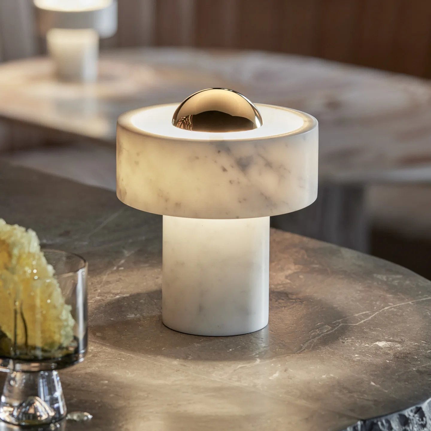 Stone Portable bordlampe gull - Tom Dixon - Stue - Design - Marmor - Med skjerm